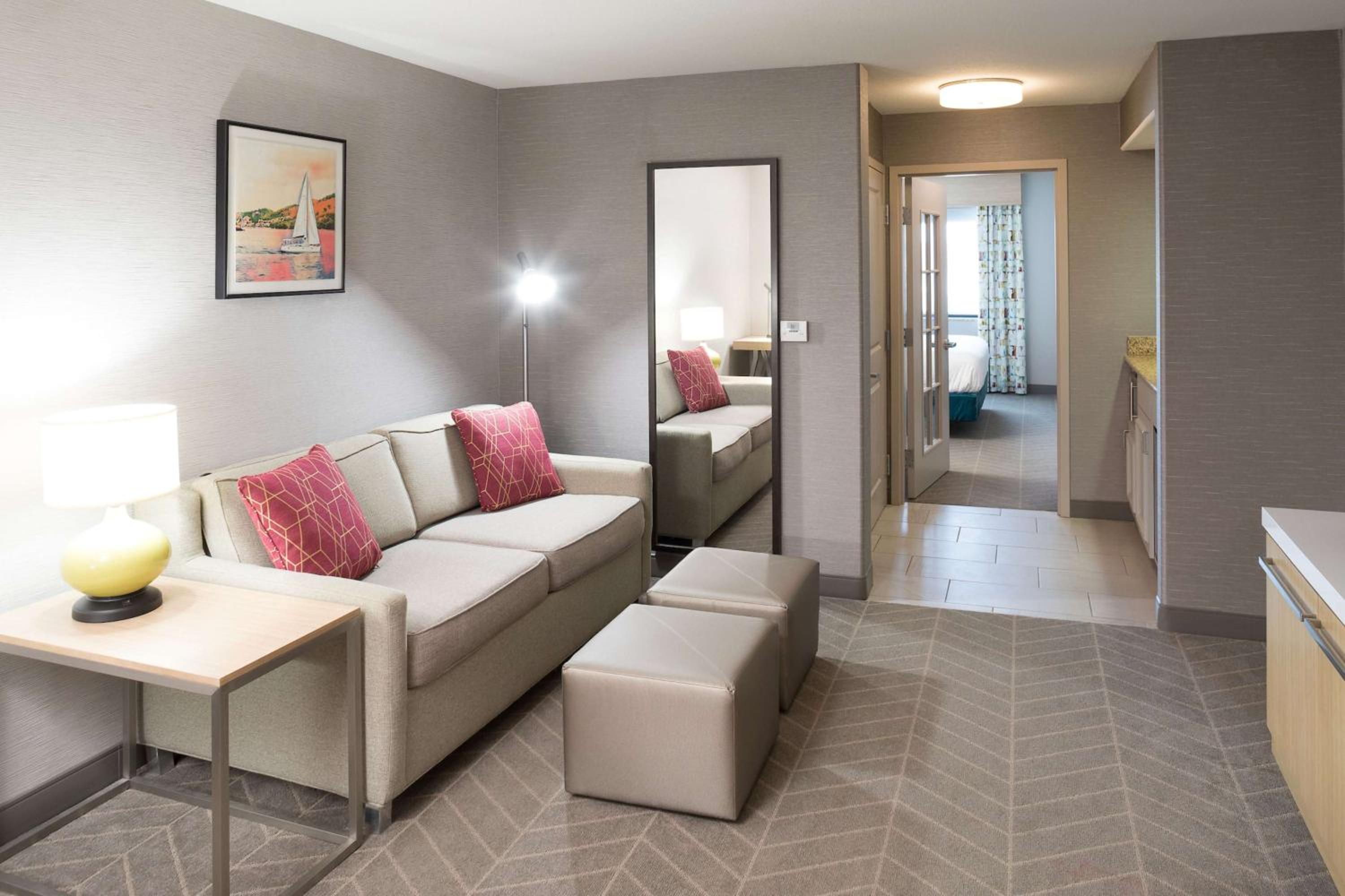 Junior King Suite with Seating Area - Photo 5