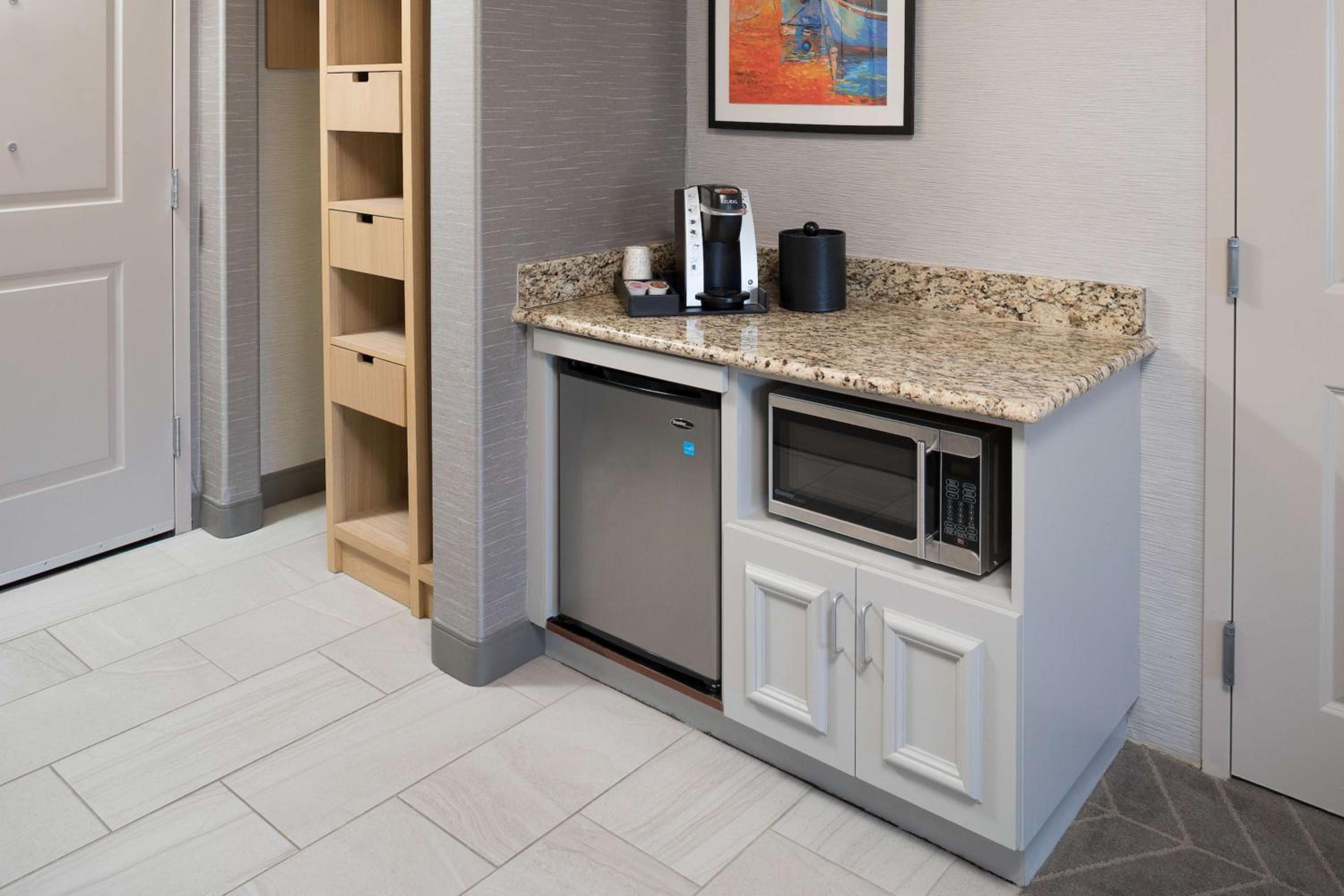King Room with Tub - Mobility and Hearing Access - Photo 2