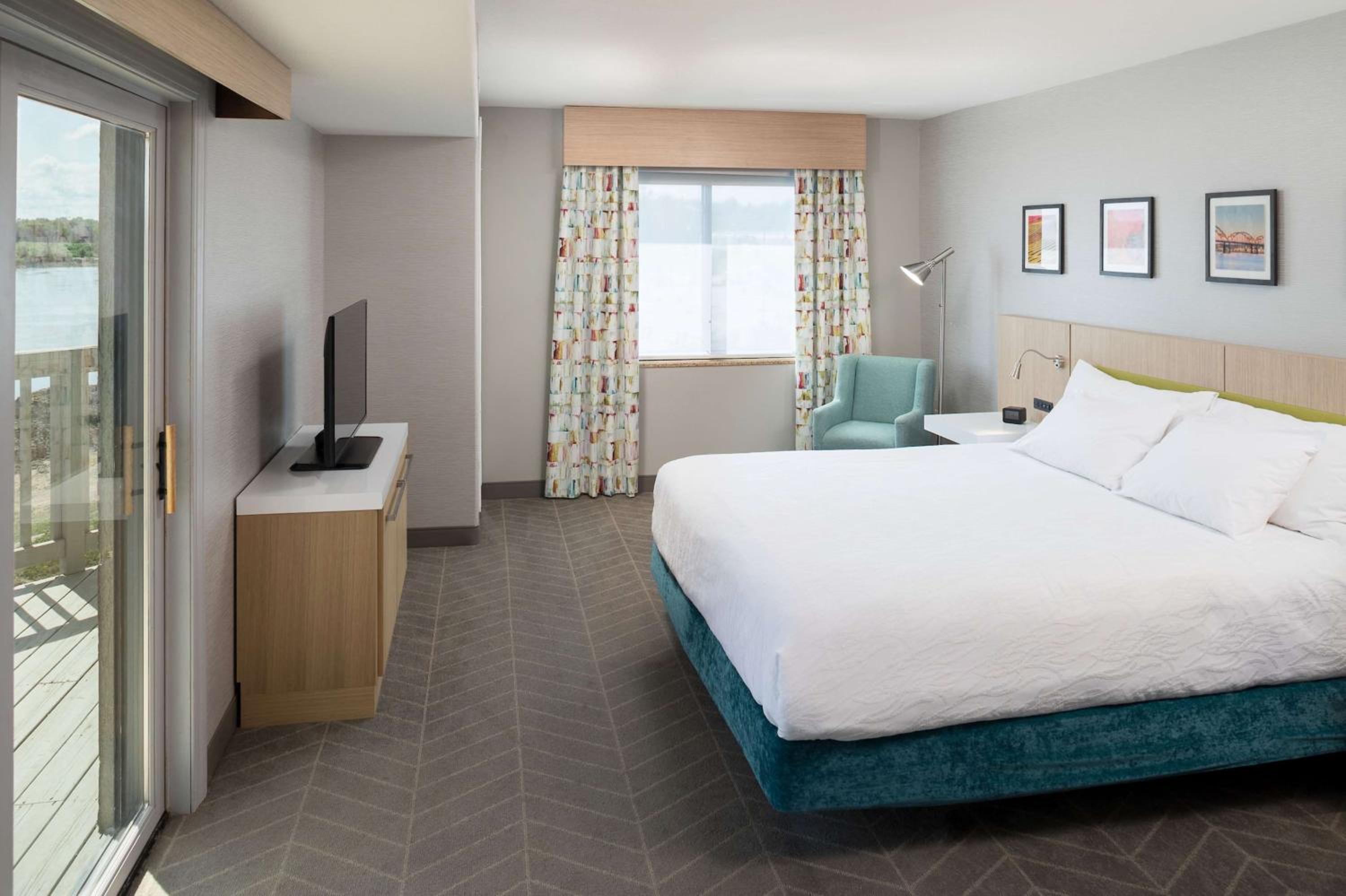 Two Bedroom King Suite with River View - Photo 1
