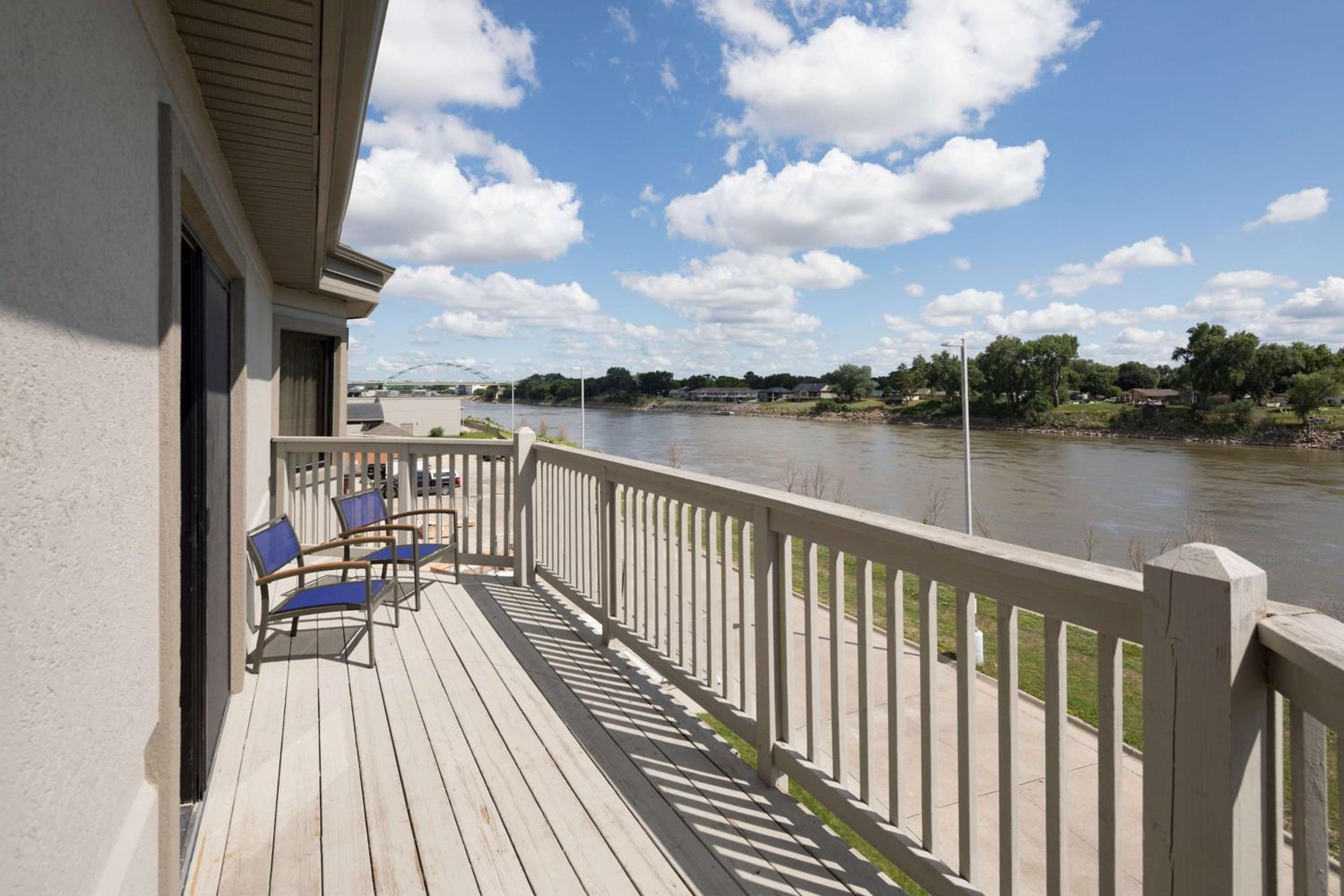 Two Bedroom King Suite with River View - Photo 4