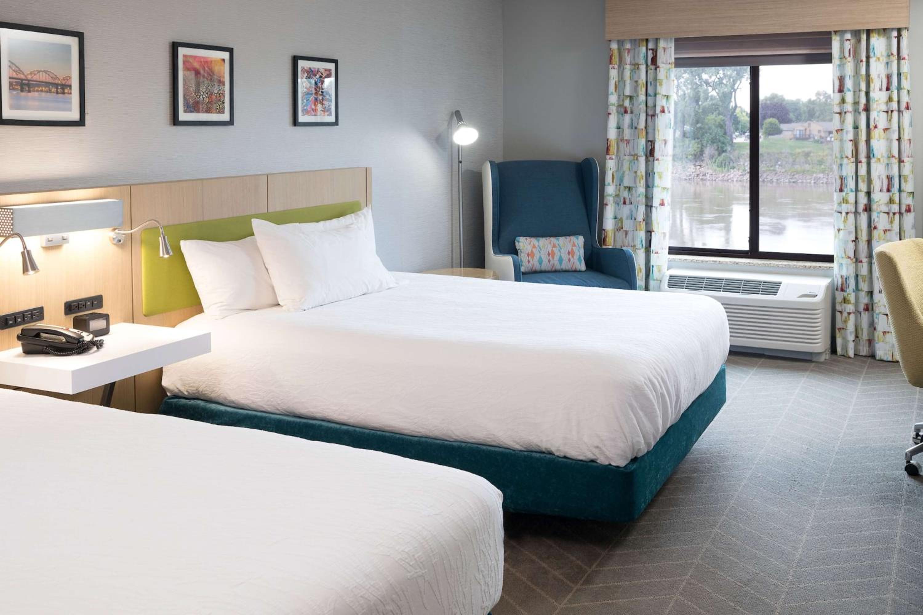 Queen Room with Two Queen Beds - River View - Photo 1