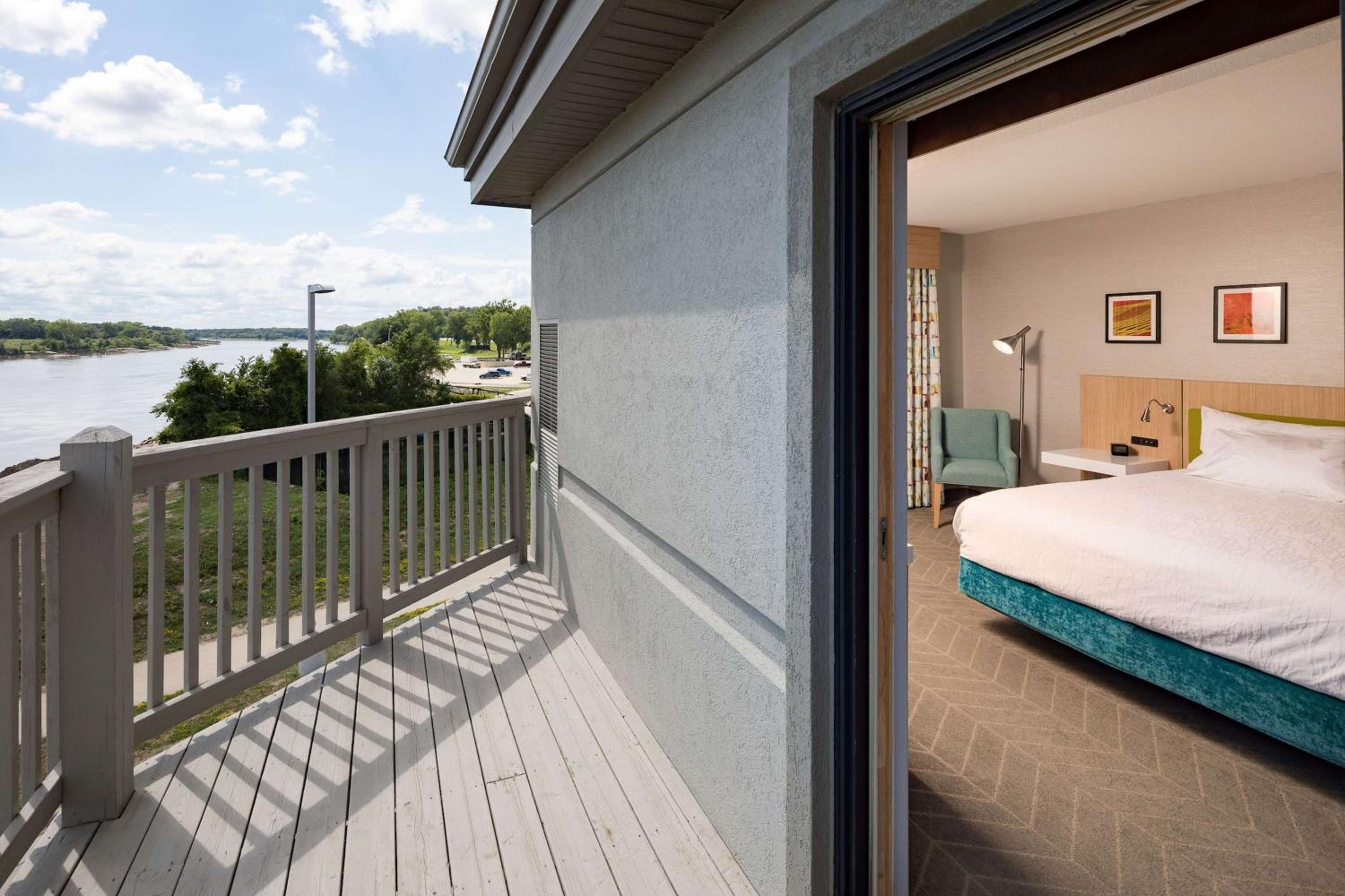 Two Bedroom King Suite with River View - Photo 5