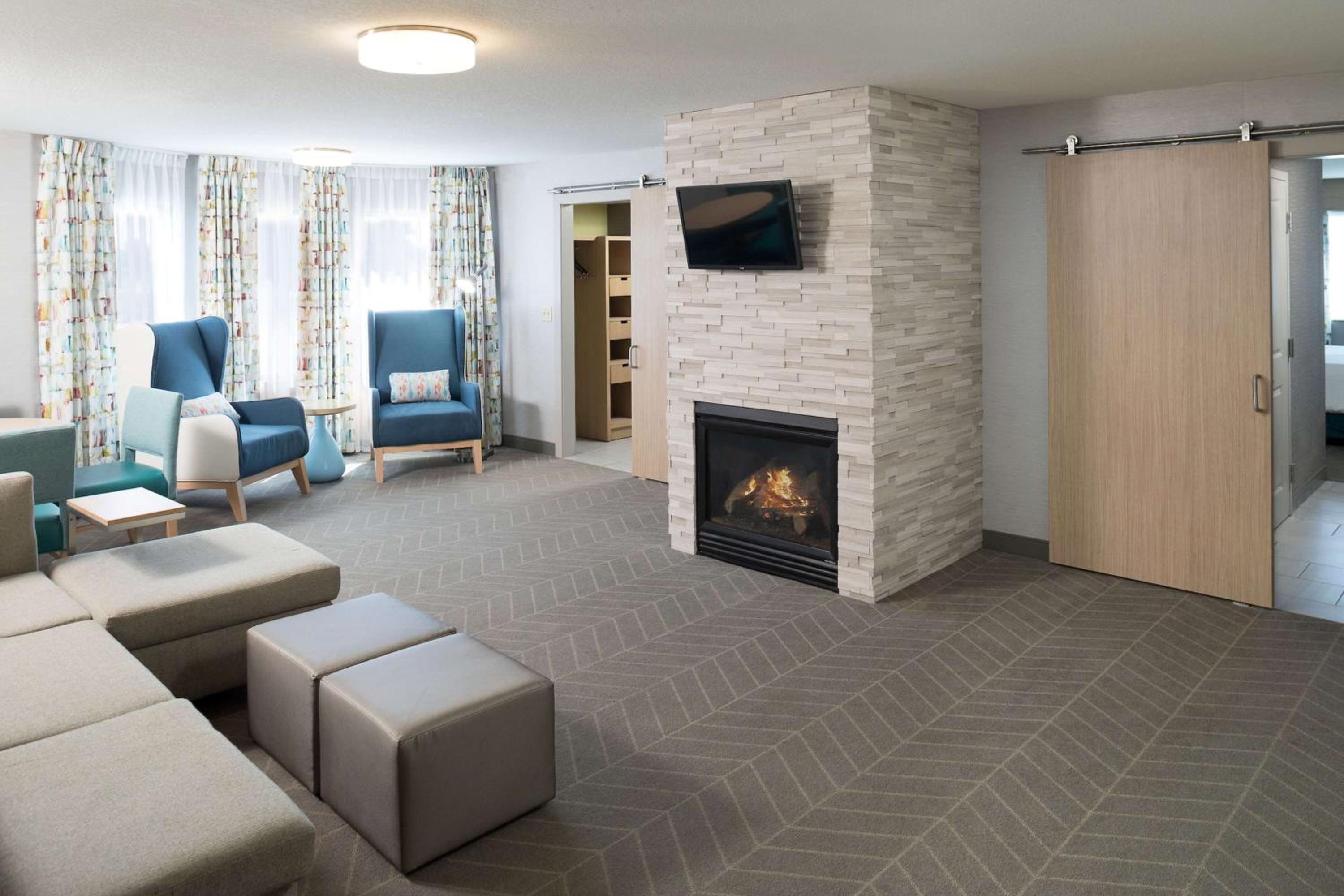 Two Bedroom King Suite with River View - Photo 3