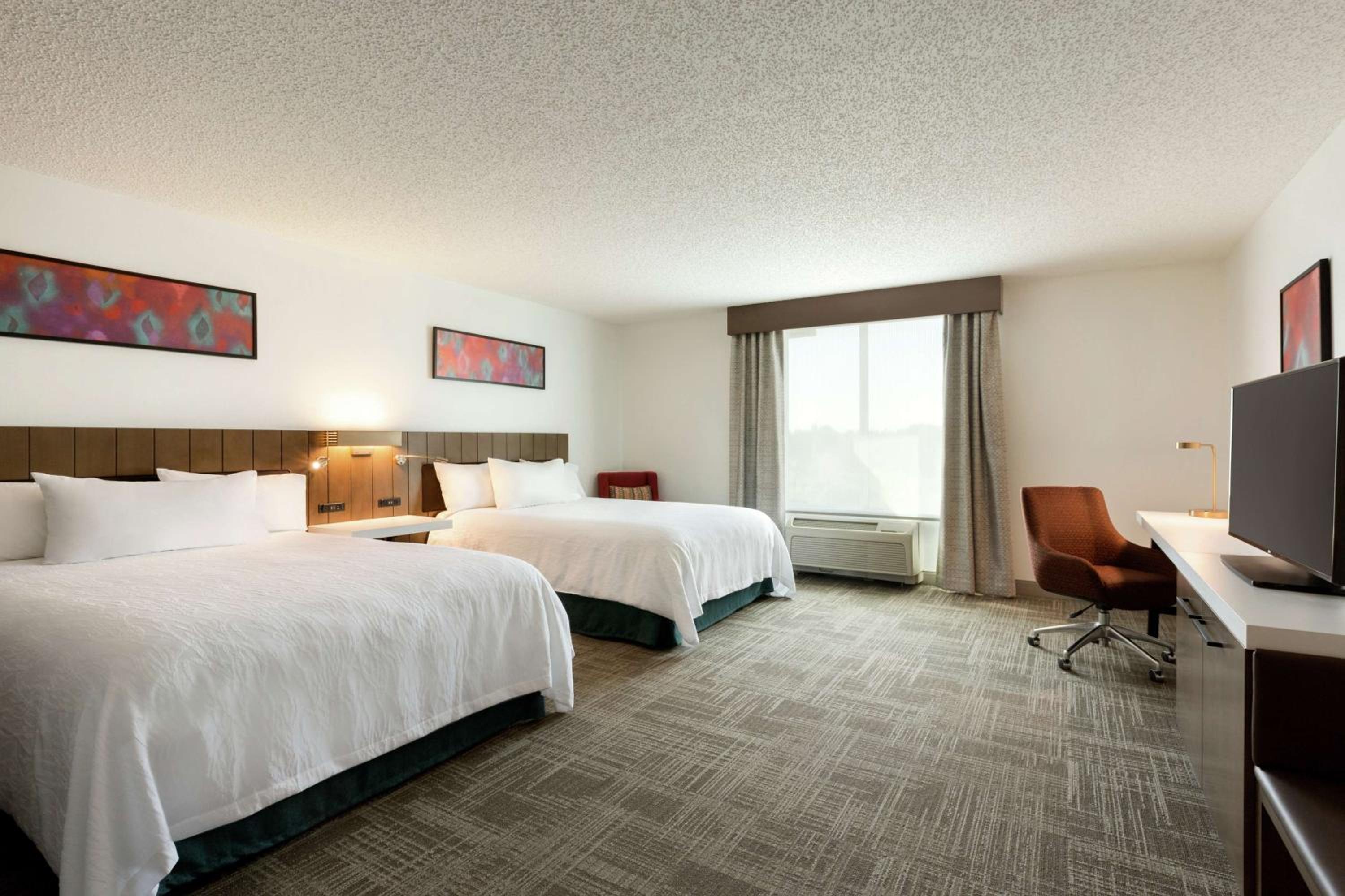 Queen Room with Two Queen Beds - Photo 3