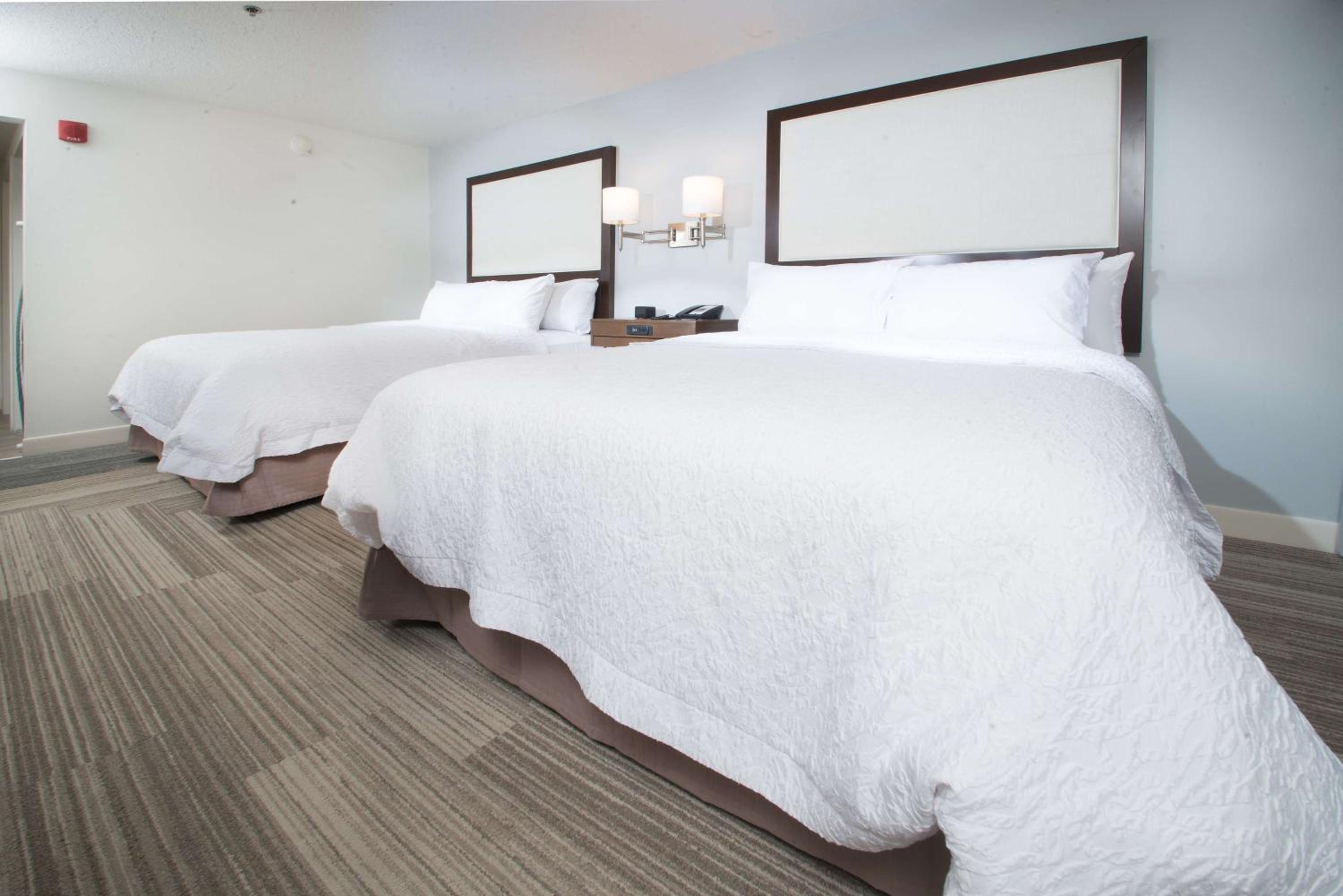 Room with Two Queen Beds - Non-Smoking - Photo 1