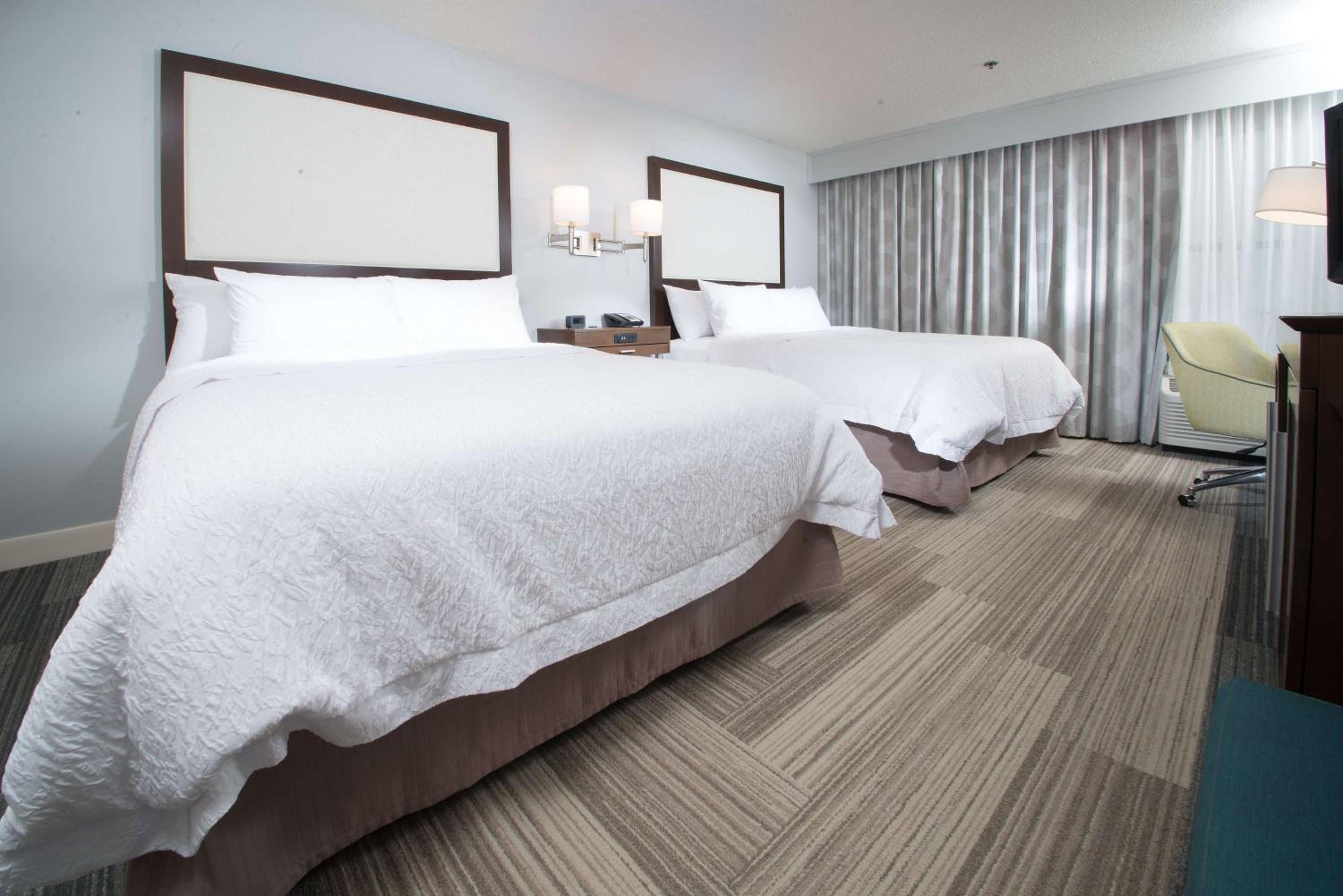 Room with Two Queen Beds - Non-Smoking - Photo 3