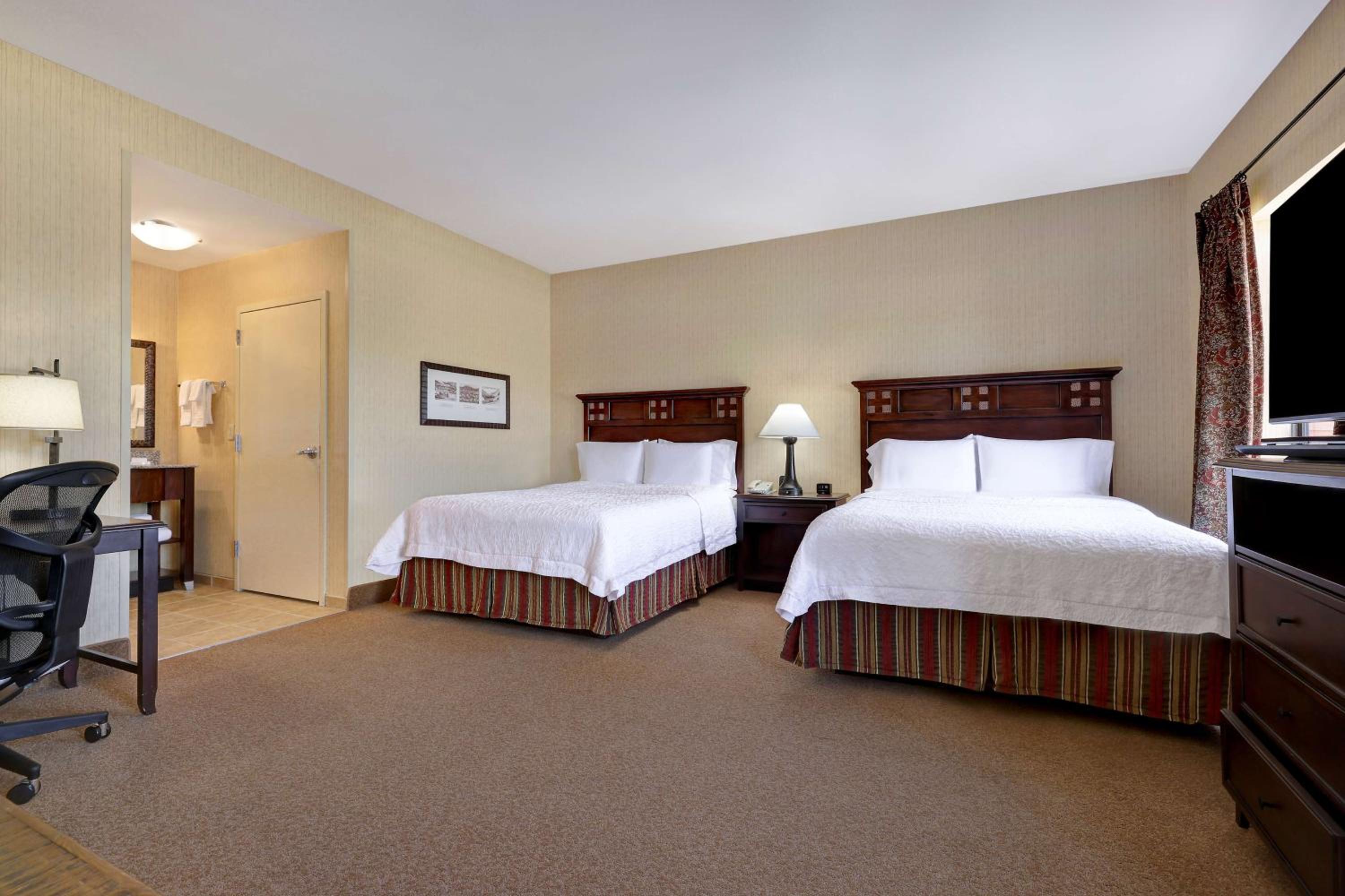 Studio Suite With Two Queen Beds And Sofa Bed - Non-Smoking - Photo 2