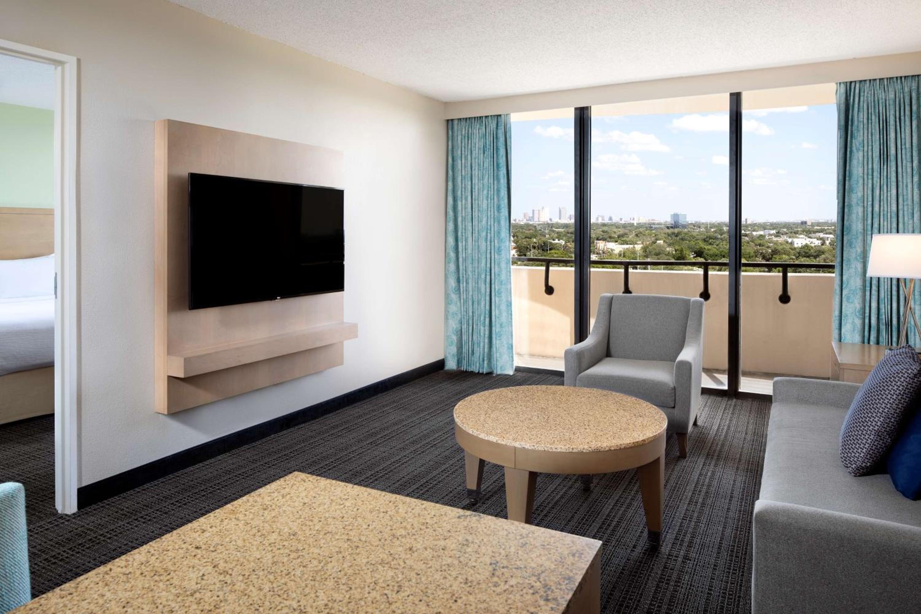 King Room with City View - Non-Smoking photo 3