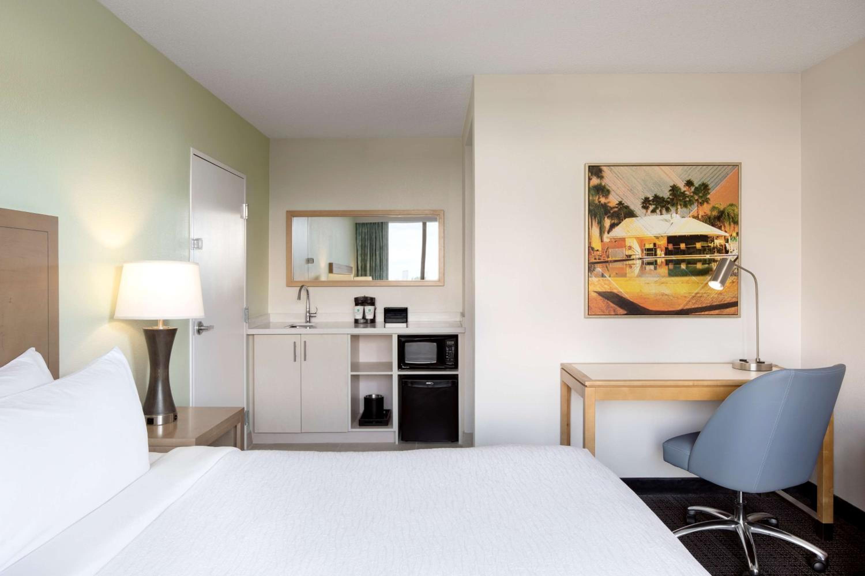 King Room with Bay View - Non-Smoking photo 3