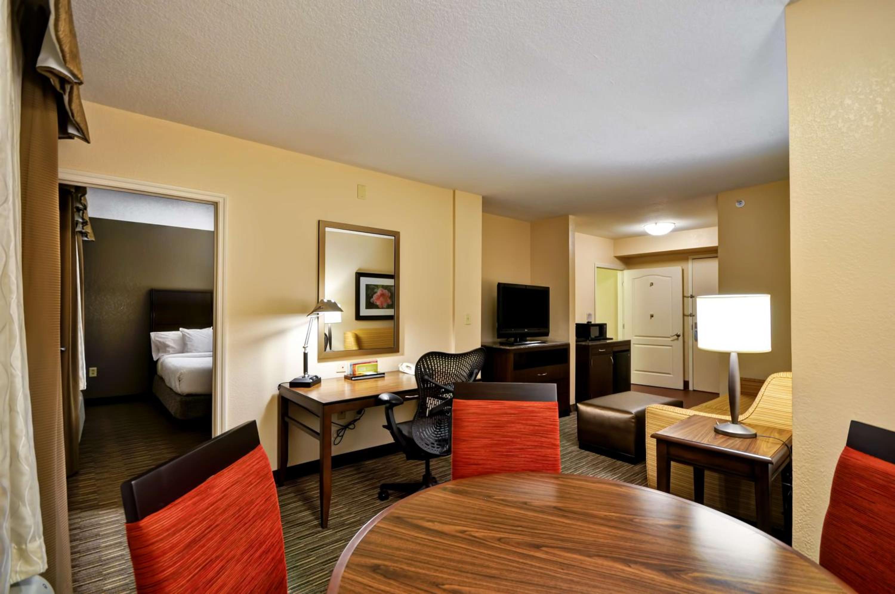 Junior Suite with Two Queen Beds - Photo 4