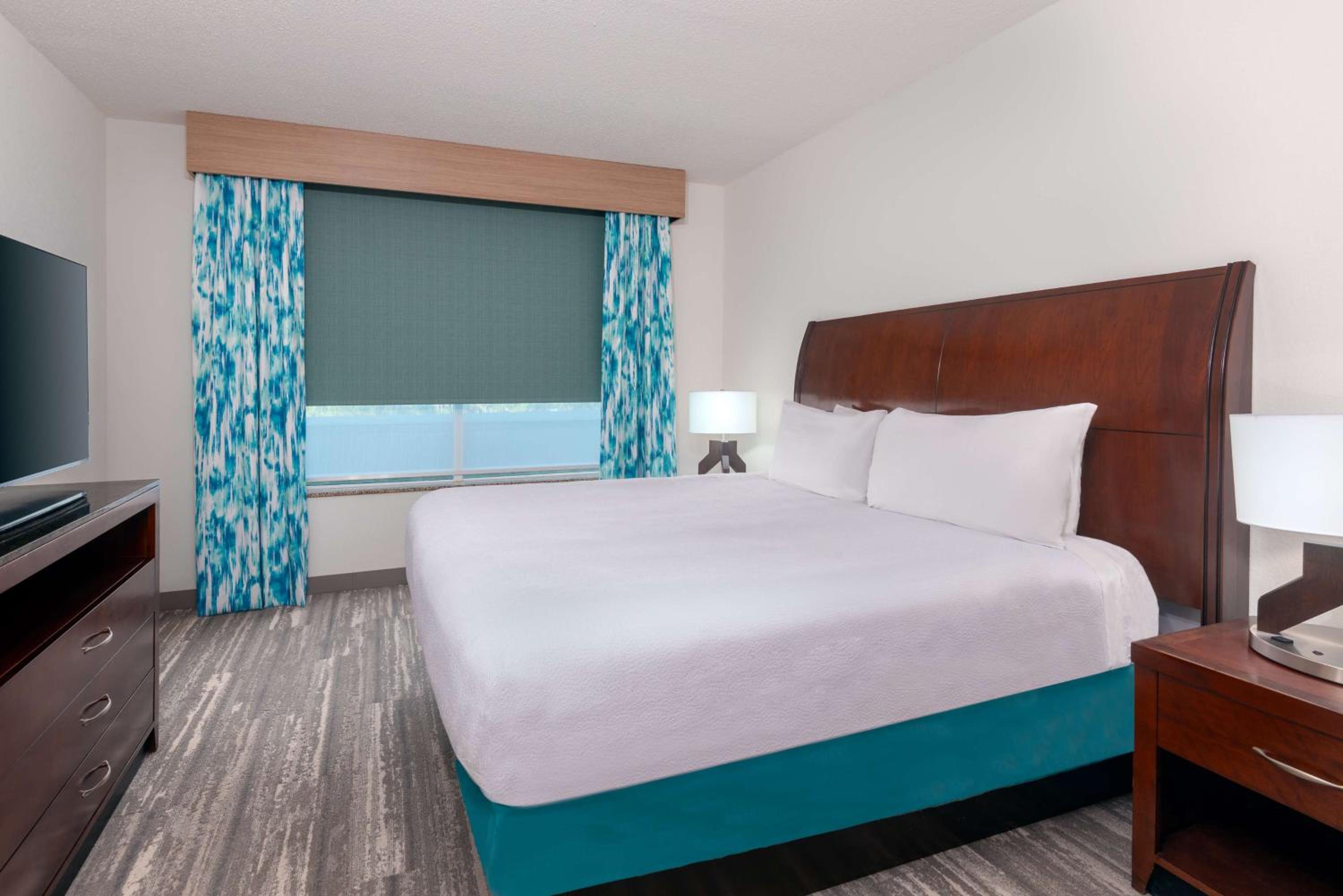 Junior King Suite with Seating Area - Photo 5