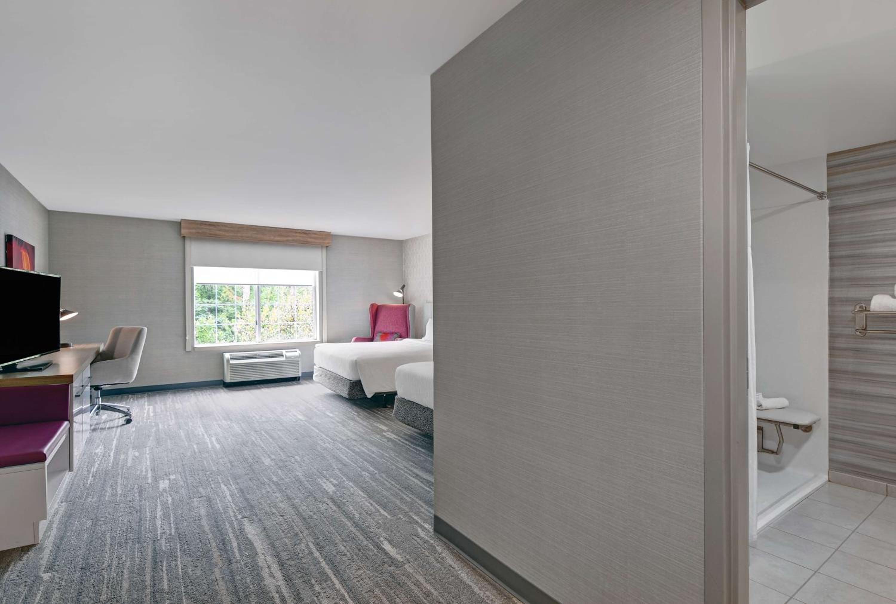 Queen Room with Two Queen Beds and Roll-In Shower - Mobility Access - Photo 3