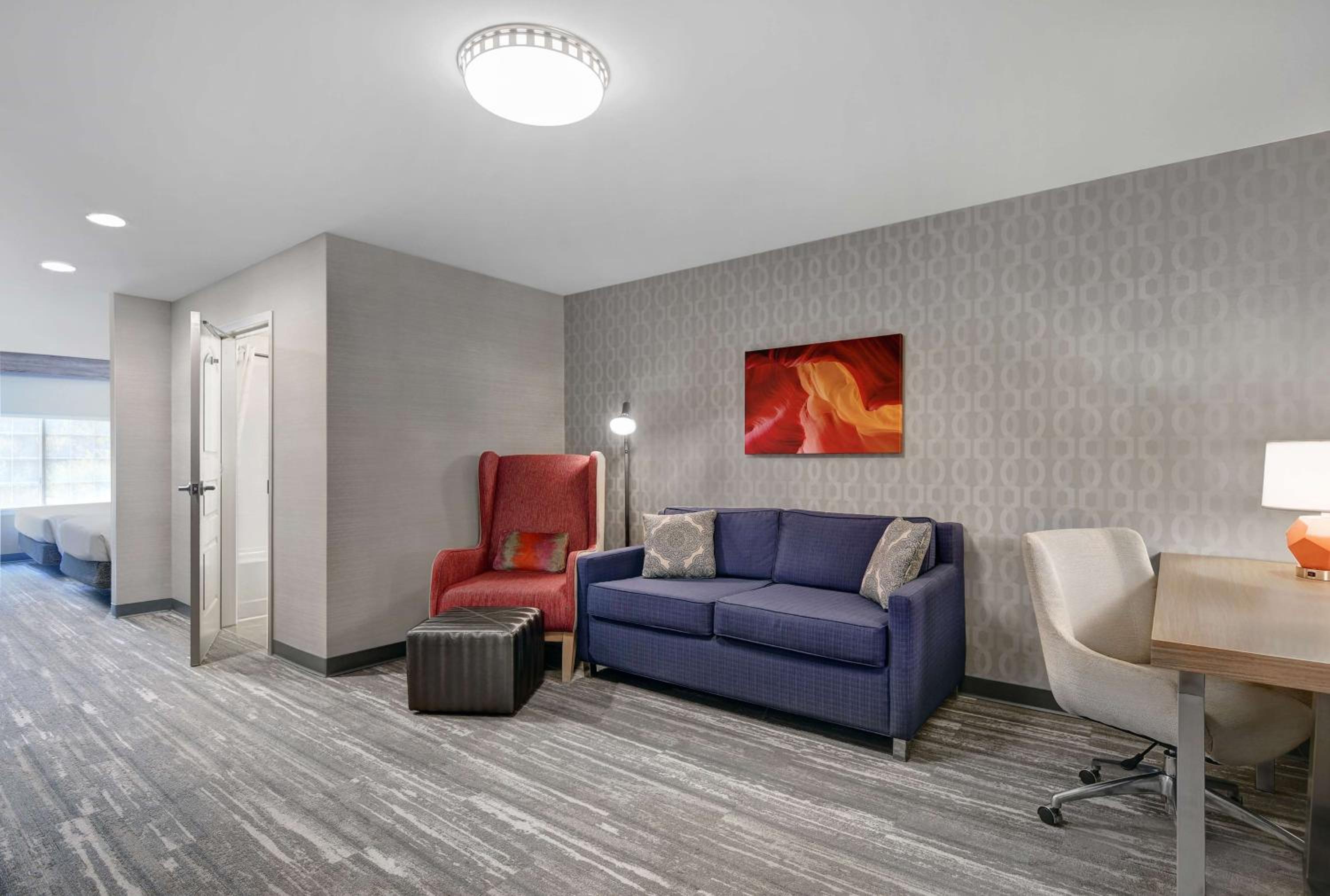 One-Bedroom Queen Suite with Two Queen Beds - Photo 2