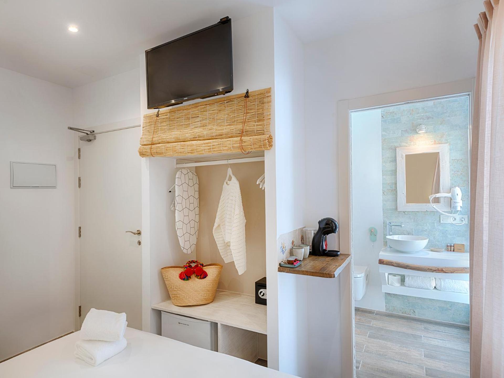 Double Room - Photo 5