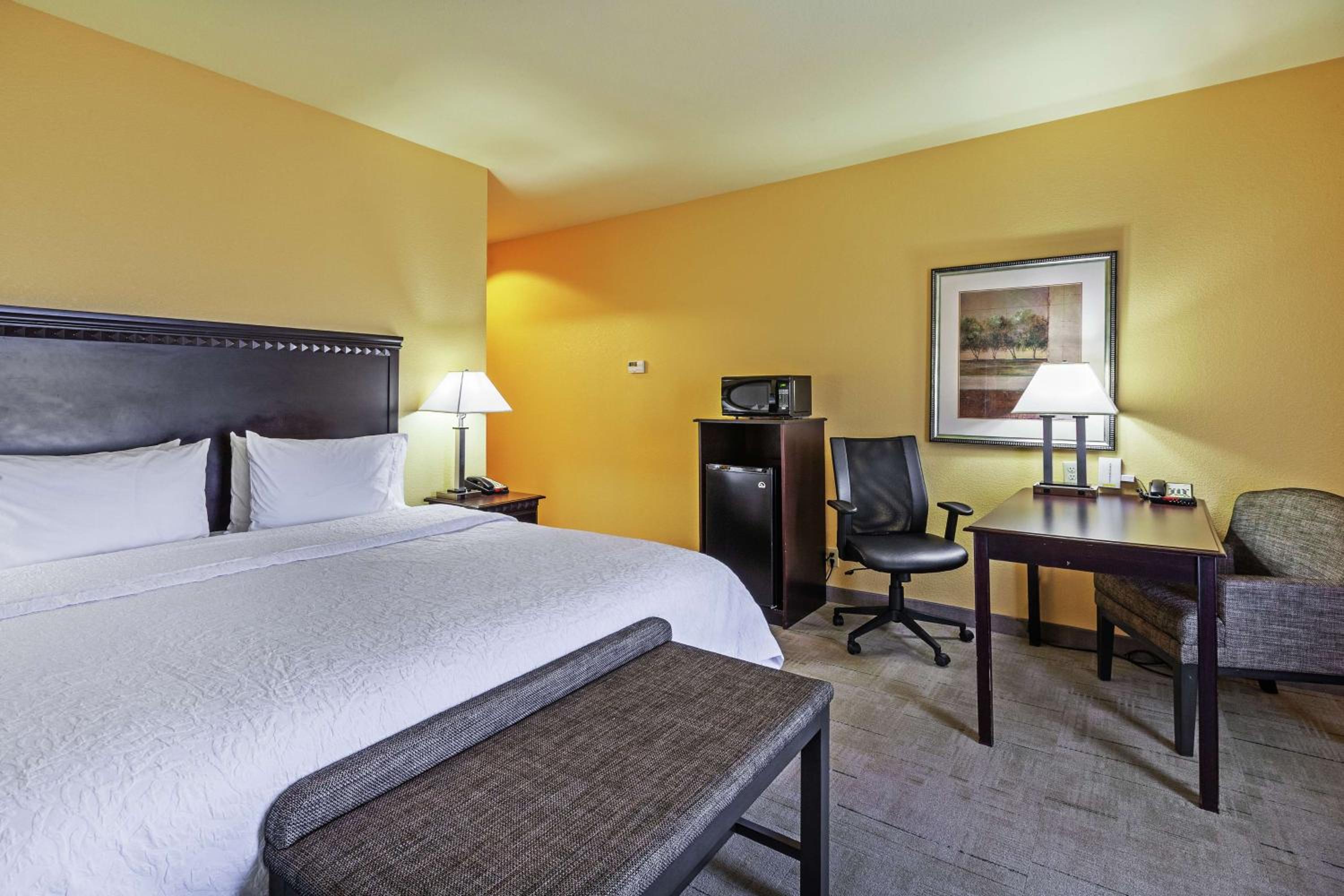 King Room with King Bed - Non-Smoking - Photo 1