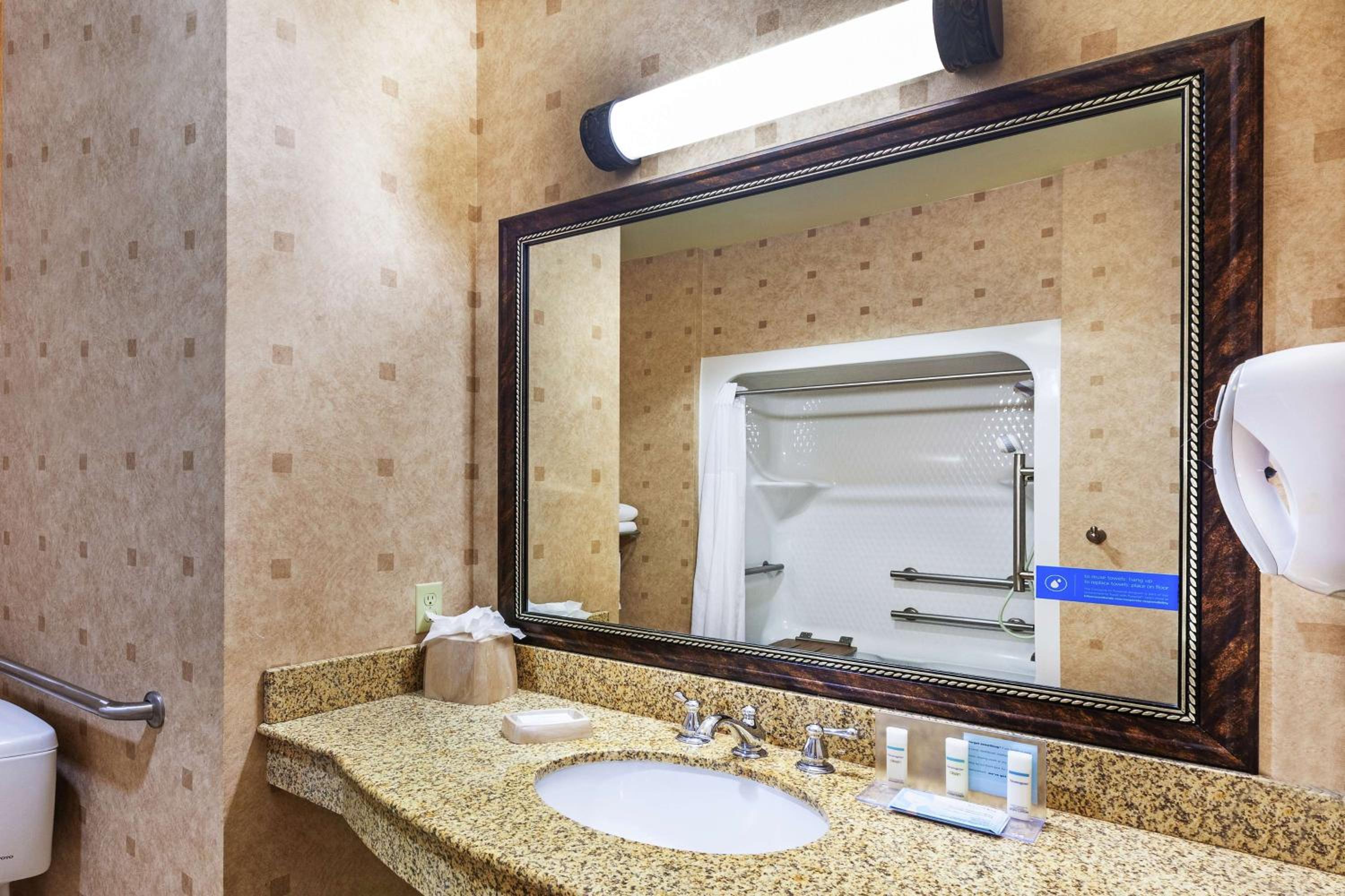 King Room - Mobility Access/Non-Smoking - Photo 4