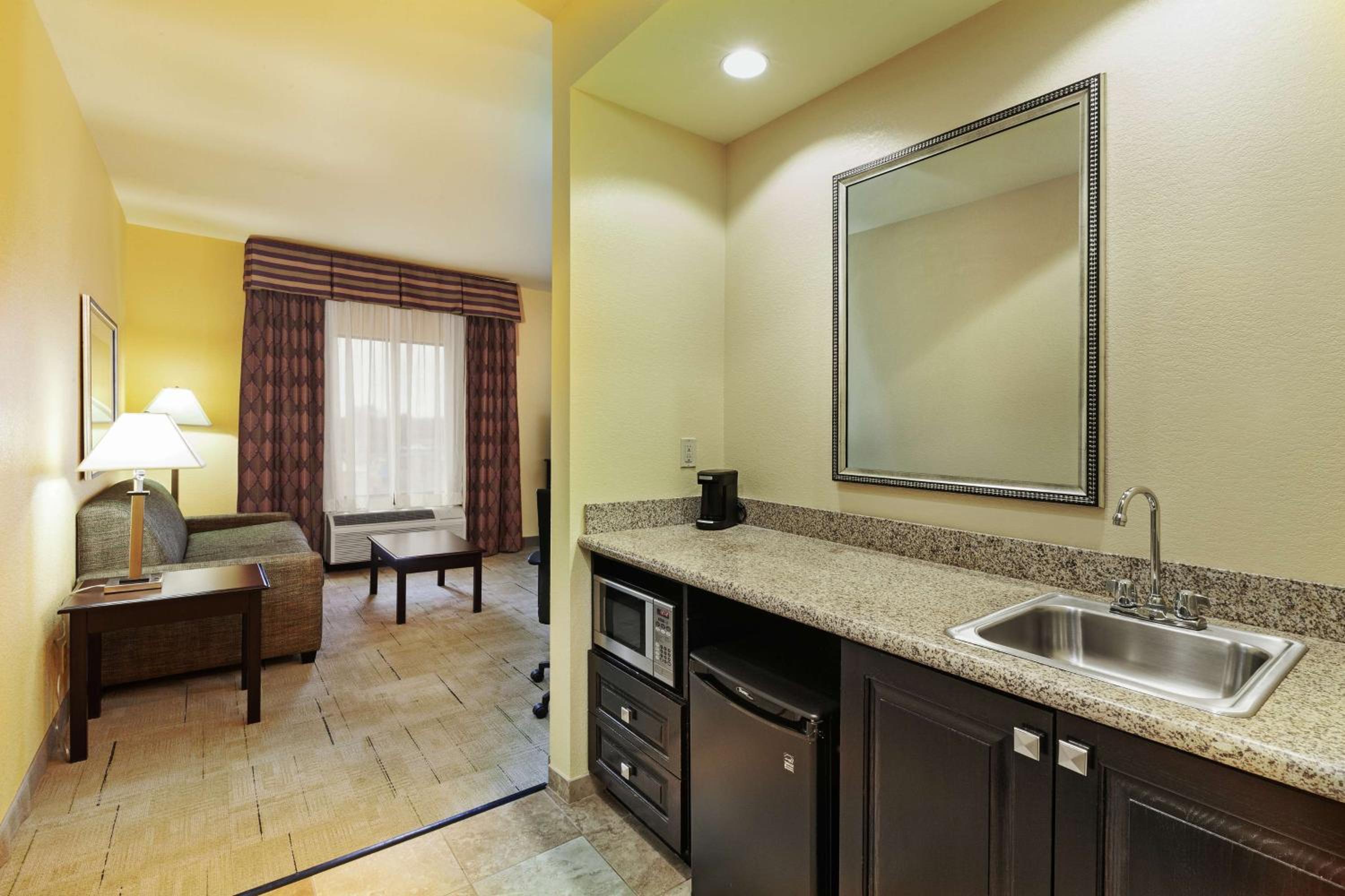 King Studio Suite with Sofa Bed - Non-Smoking - Photo 4