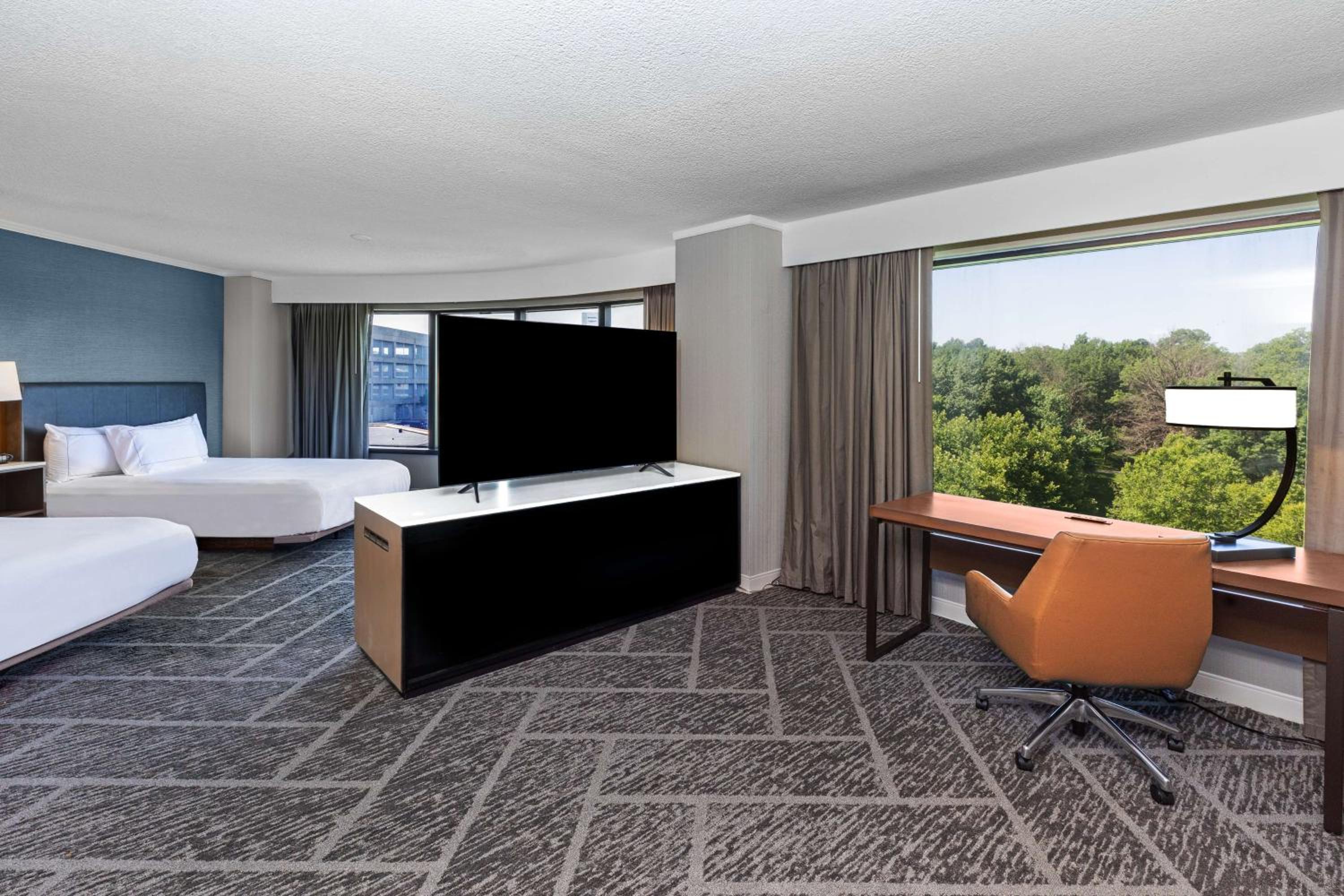 Queen Room with Two Queen Beds and Roll-In Shower - Mobility Access - Photo 5