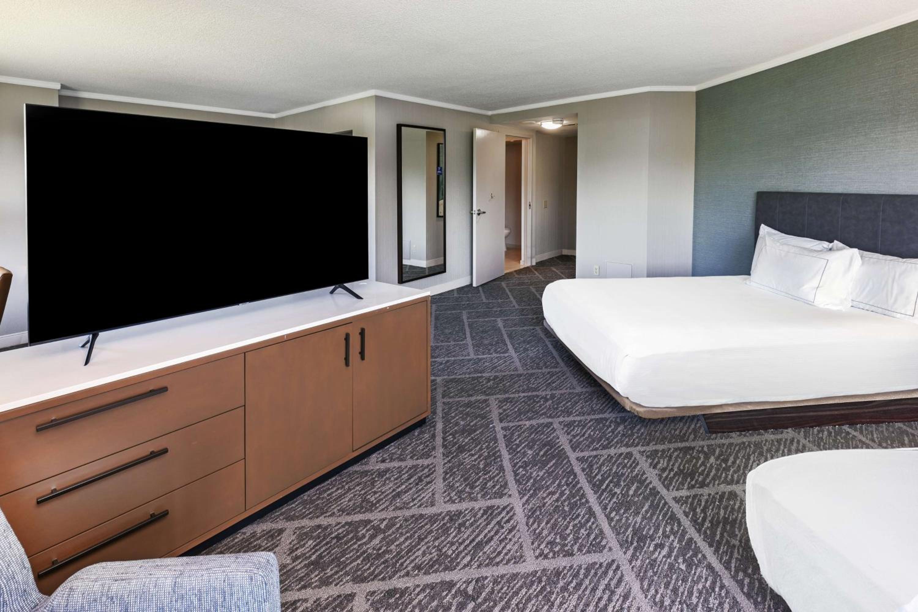 Queen Room with Two Queen Beds and Roll-In Shower - Mobility Access - Photo 3
