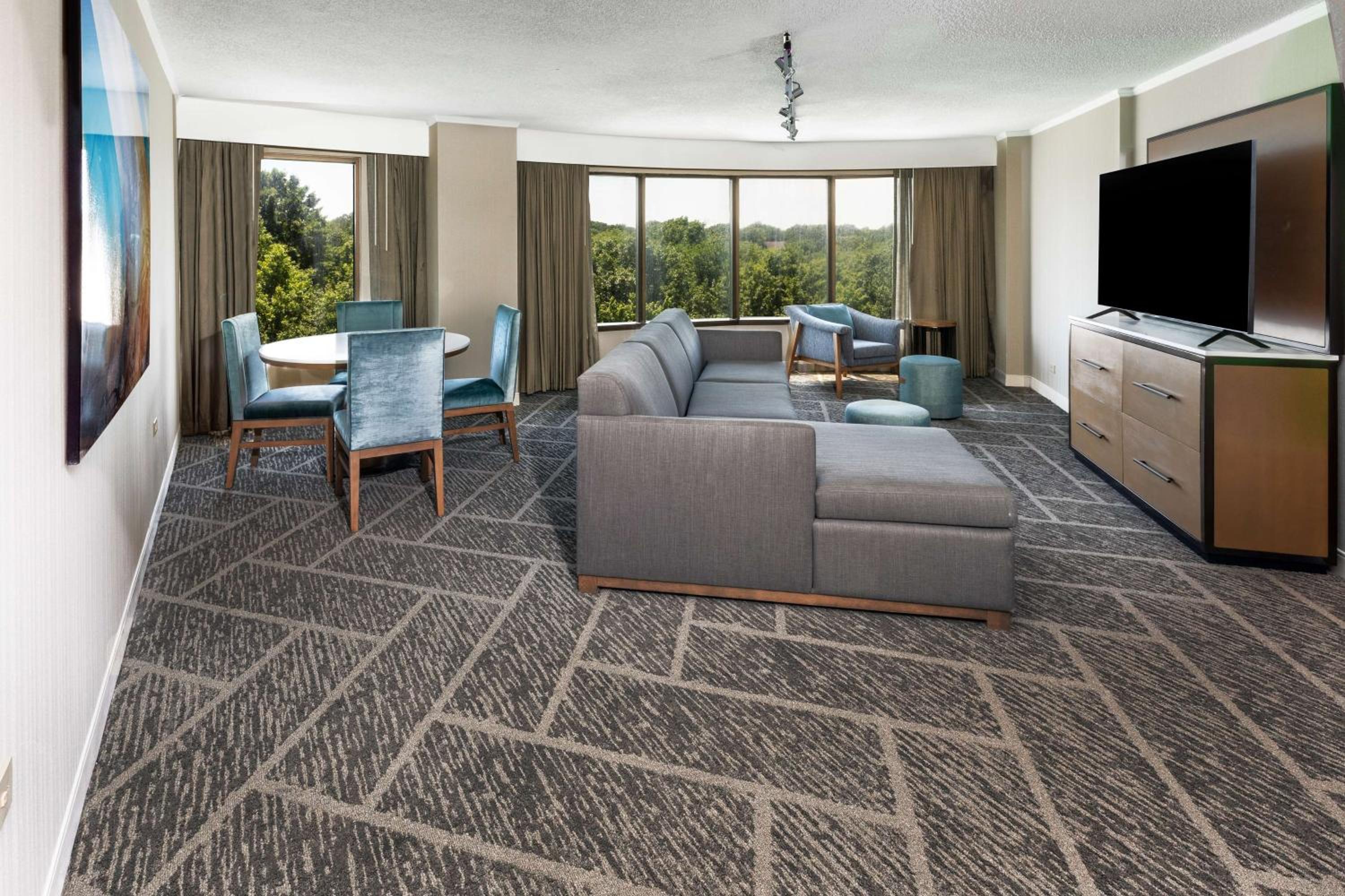 One-Bedroom King Suite photo 1