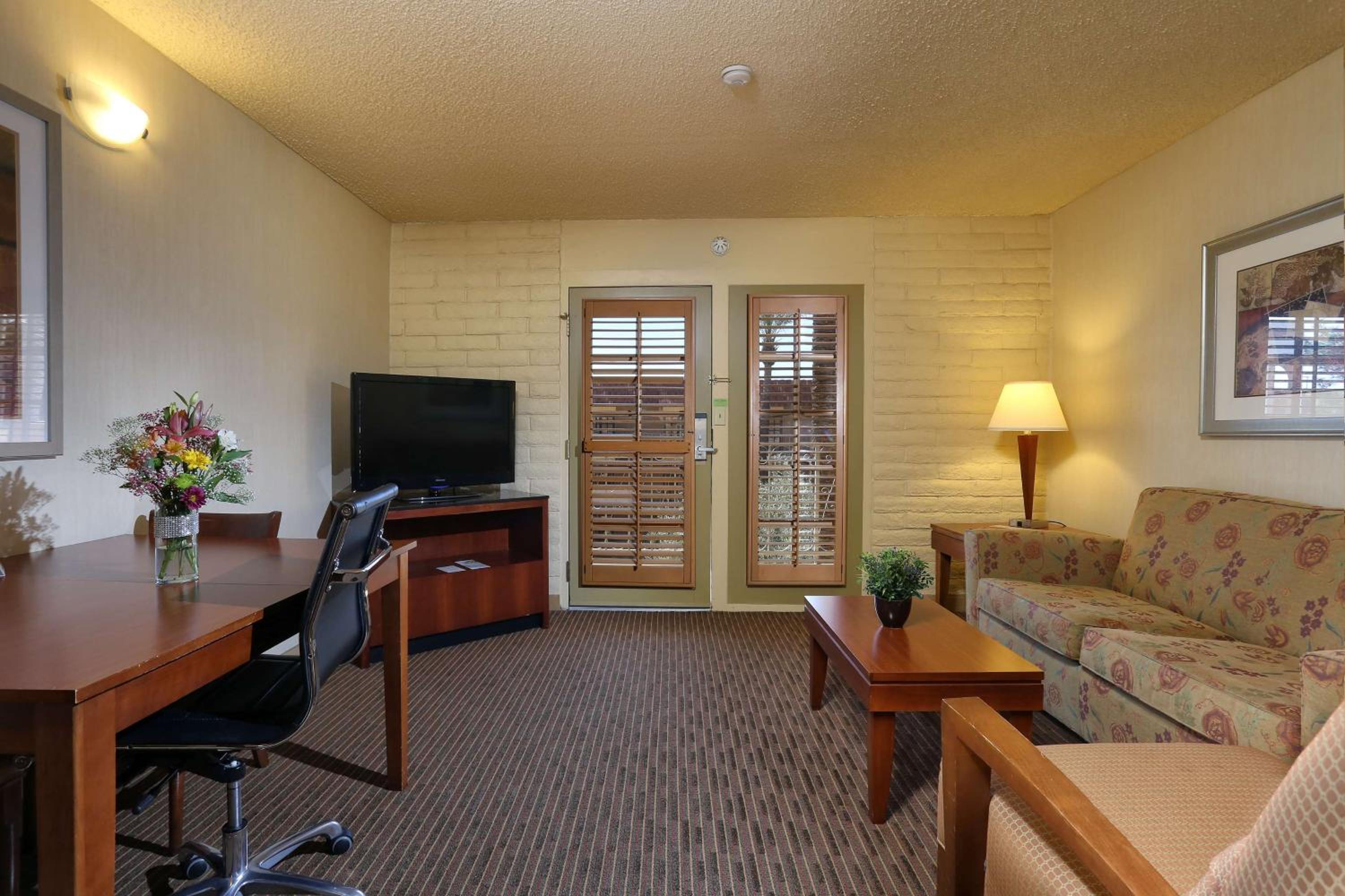 One-Bedroom King Suite with Sofa Bed - Non-Smoking - Photo 2