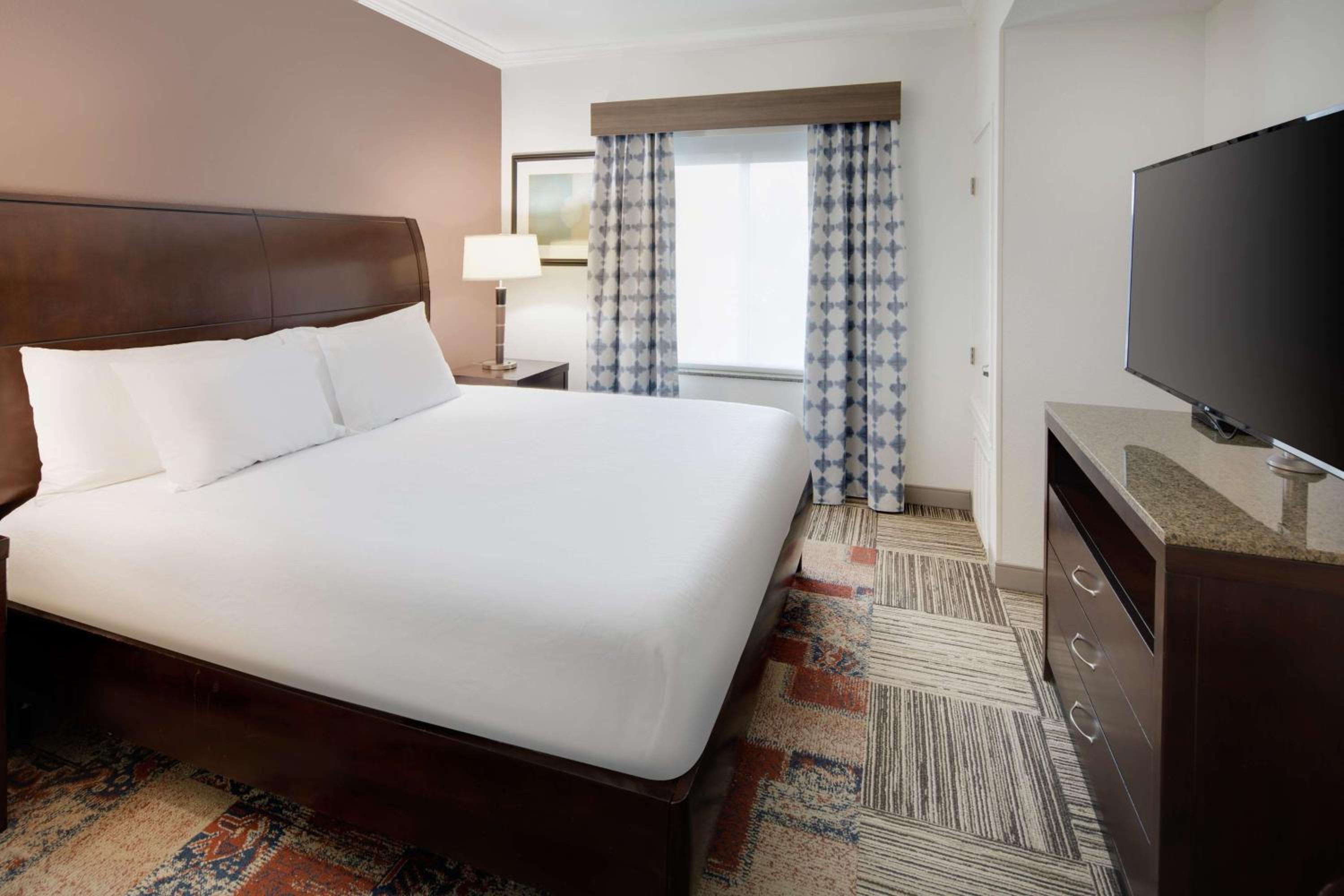 Junior King Suite with Sofa Bed - Photo 1