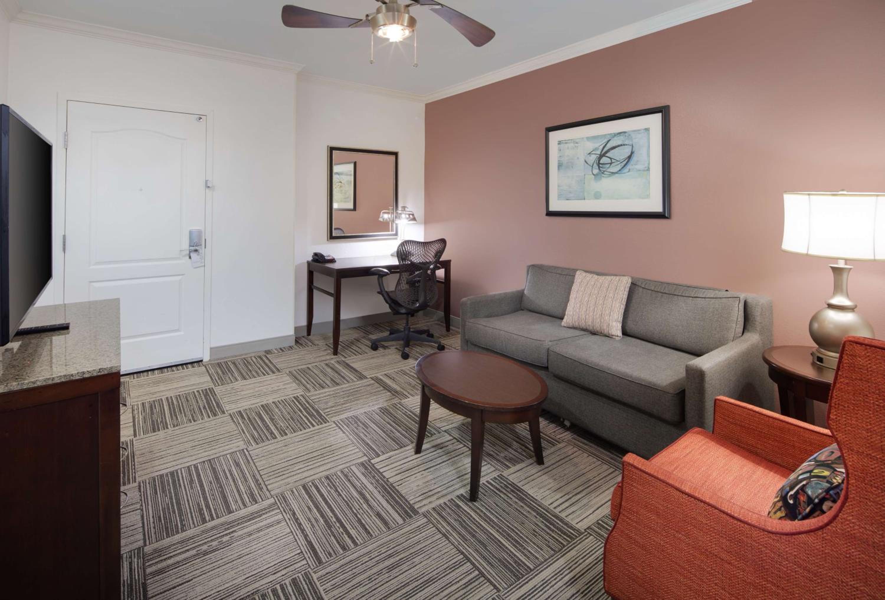 Junior King Suite with Sofa Bed - Photo 2