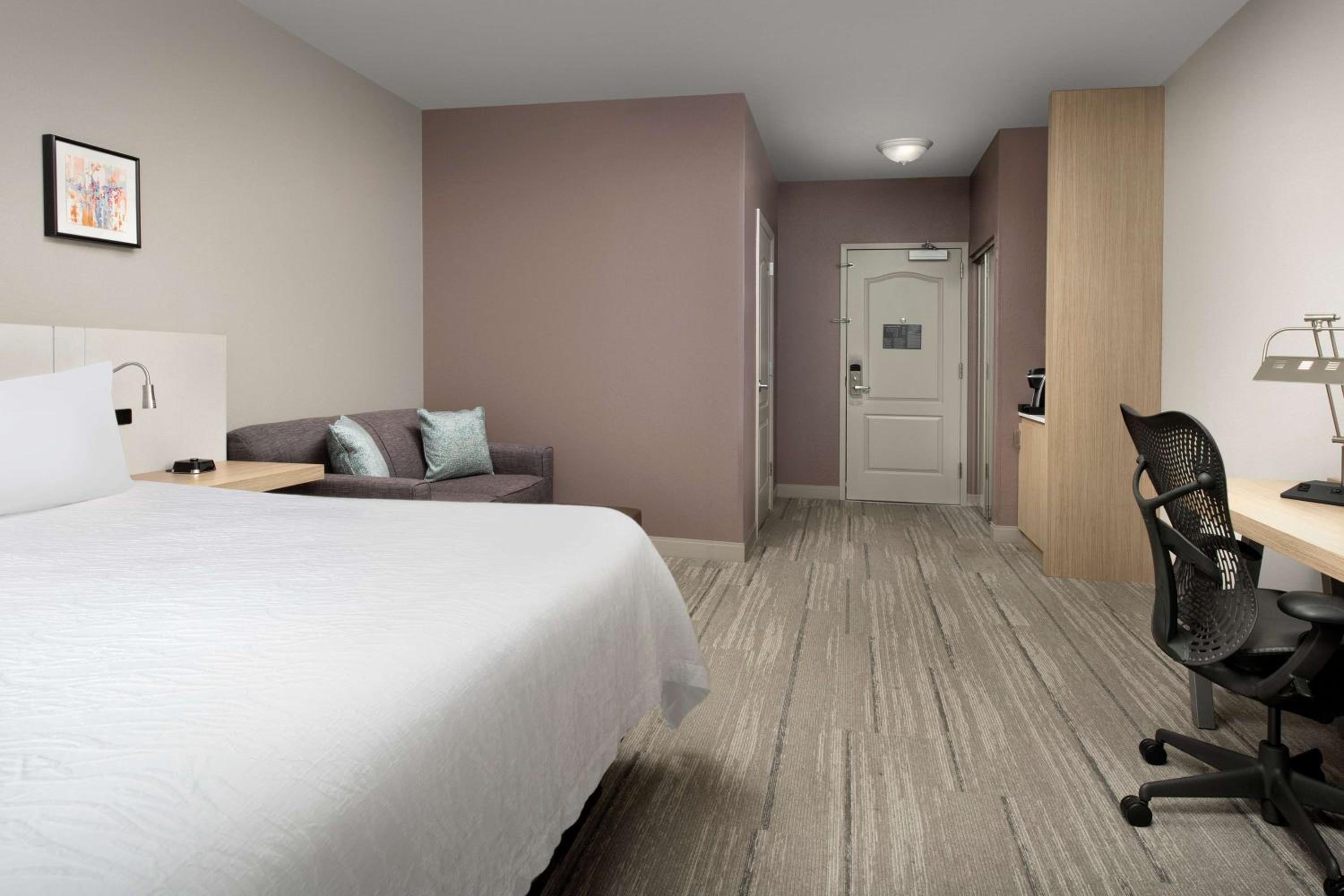Deluxe King Room - Photo 1