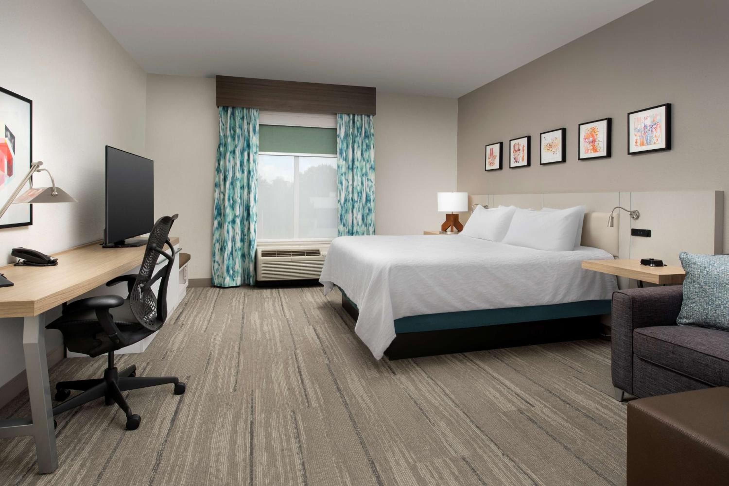 Deluxe King Room - Photo 3