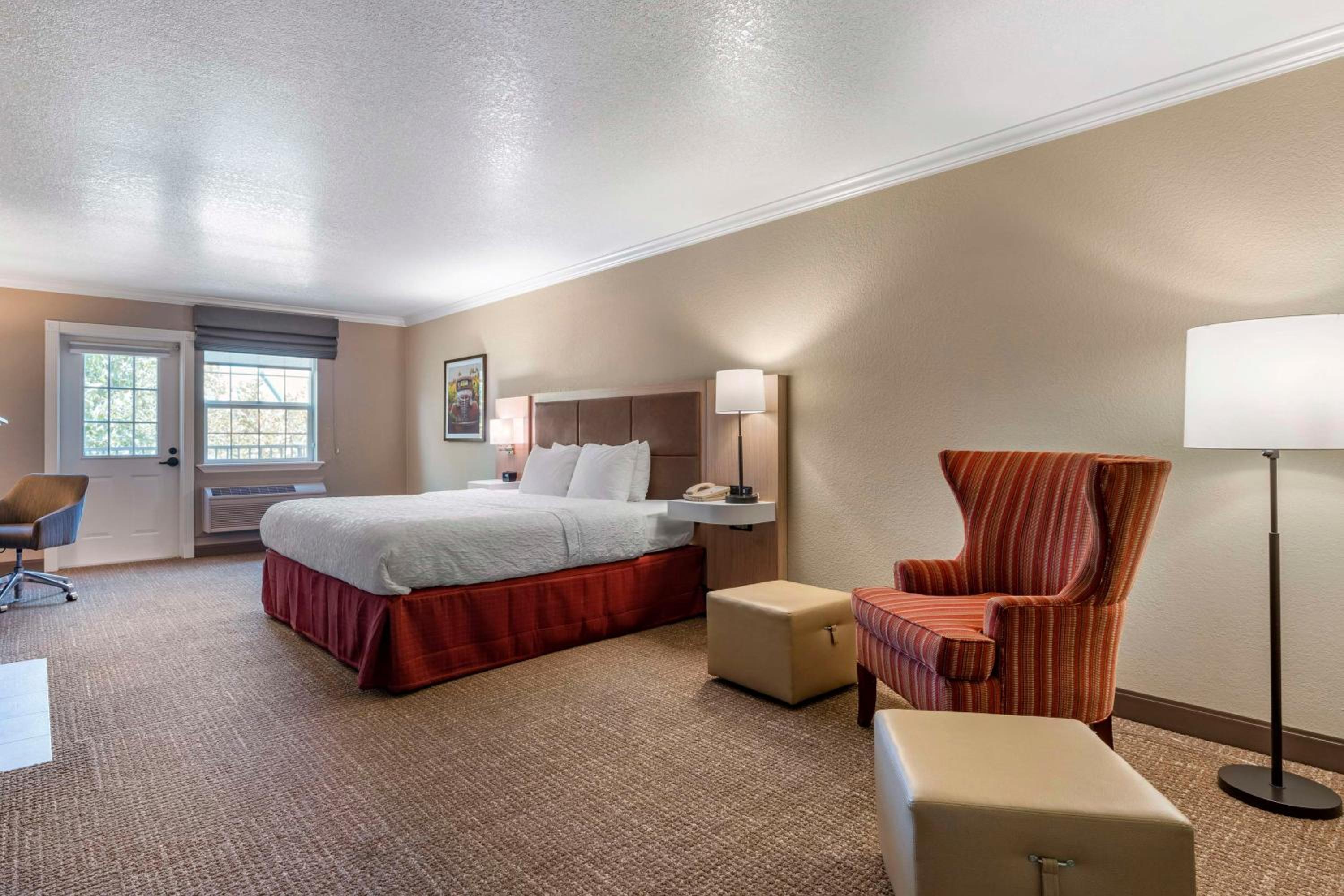 King Room with City View - Non-Smoking - Photo 1