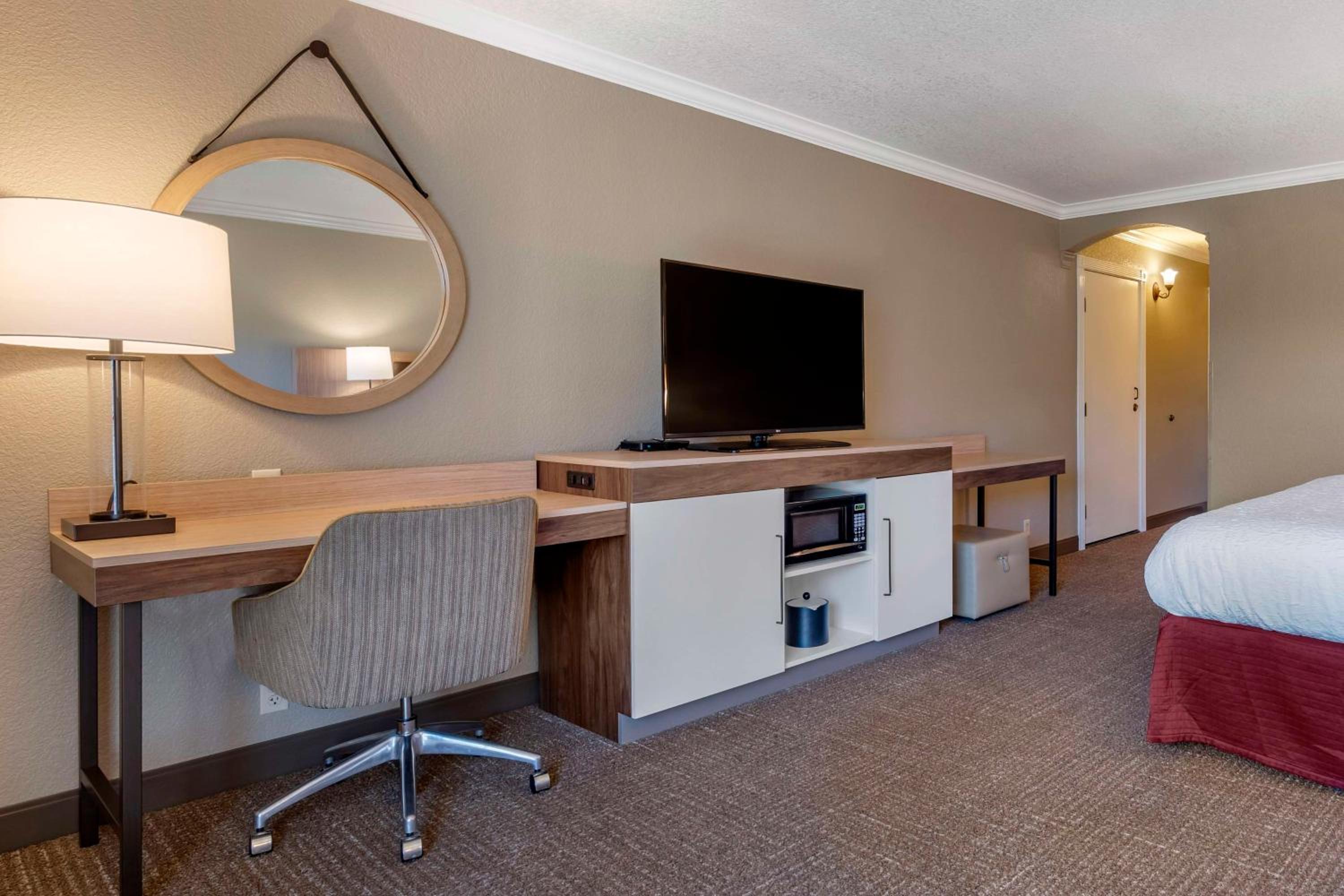 King Room with Balcony - Non-Smoking - Photo 1