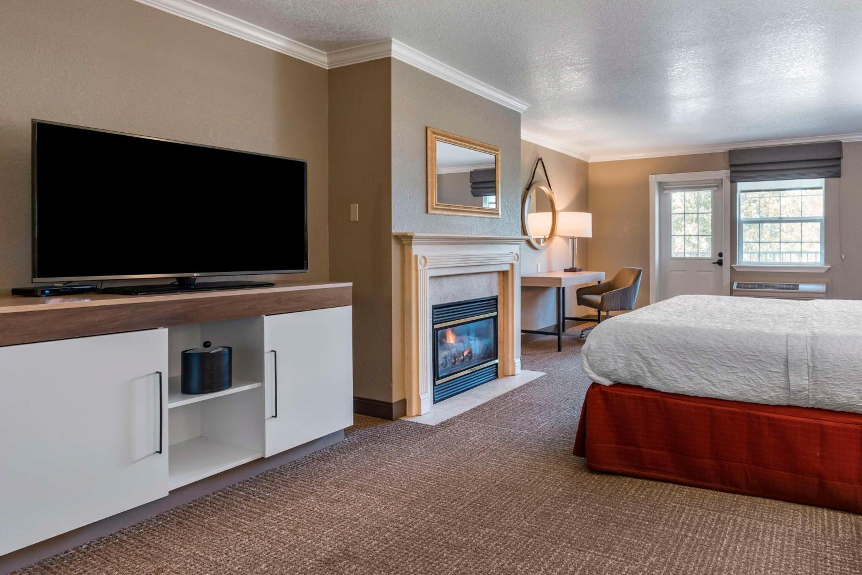 King Room with City View - Non-Smoking - Photo 4