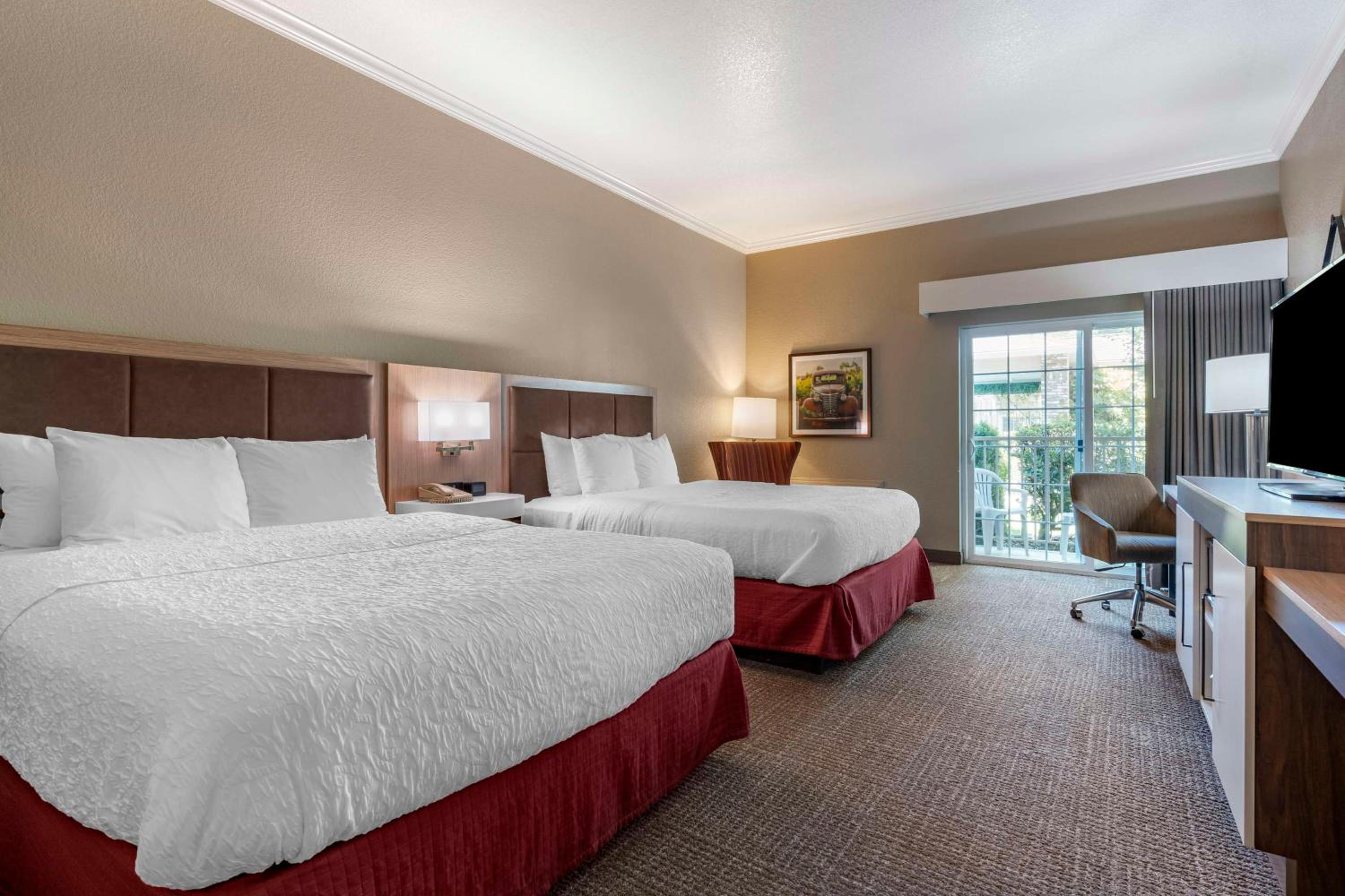 Queen Room with Two Queen Beds with City View  - Photo 3