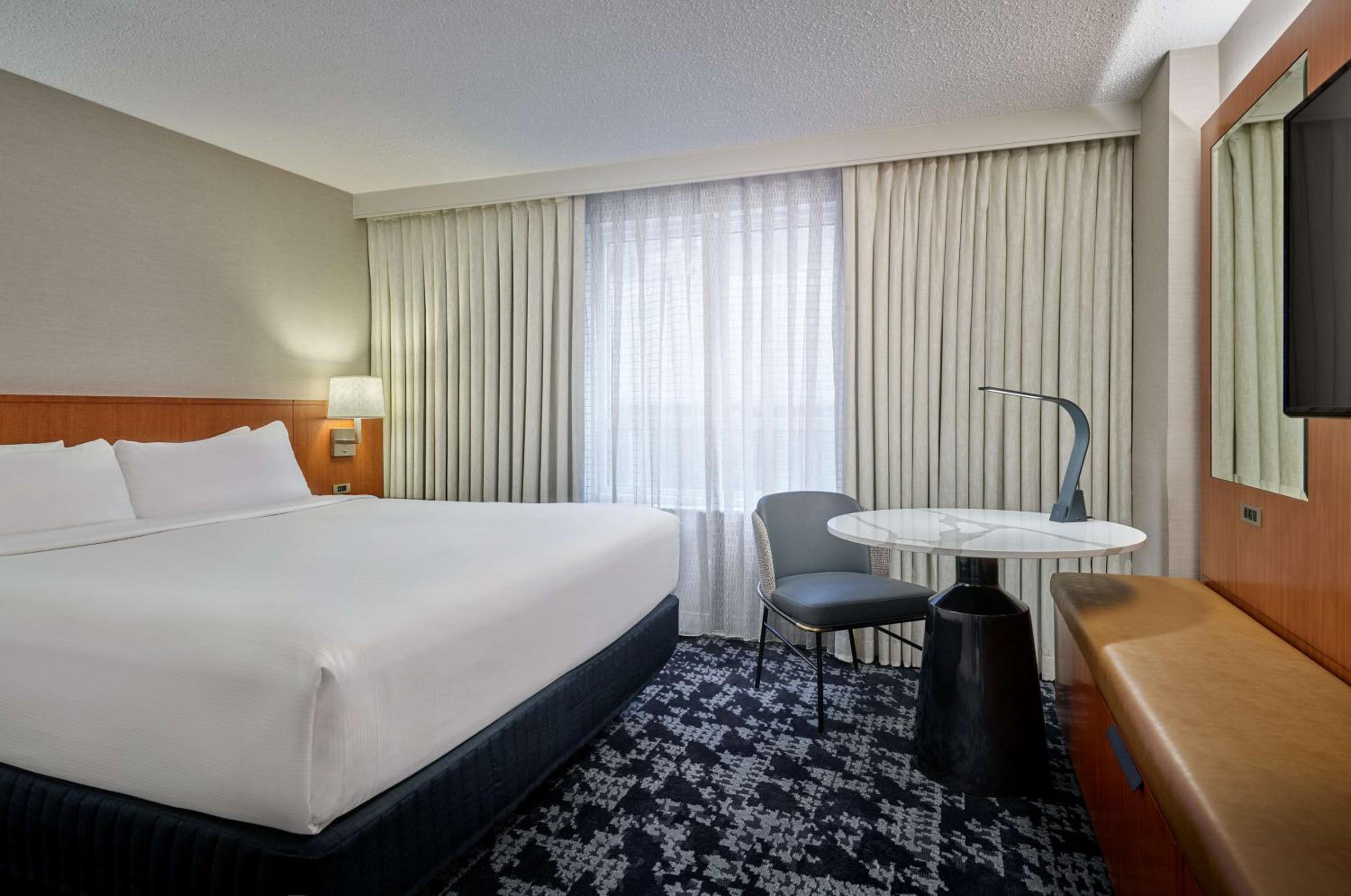 King Suite - Non-Smoking - Photo 1