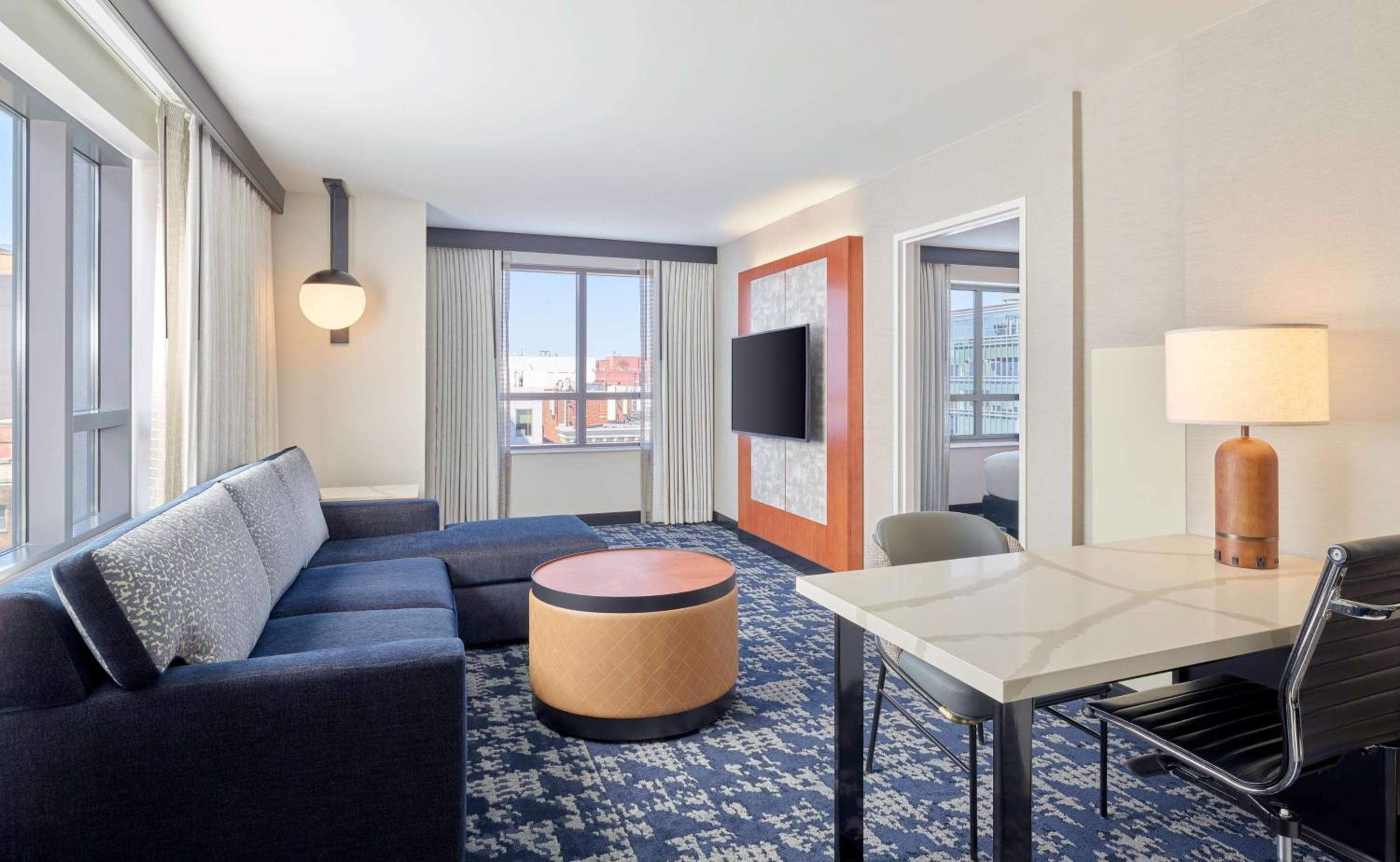 Executive King Suite - Non-Smoking - Photo 1