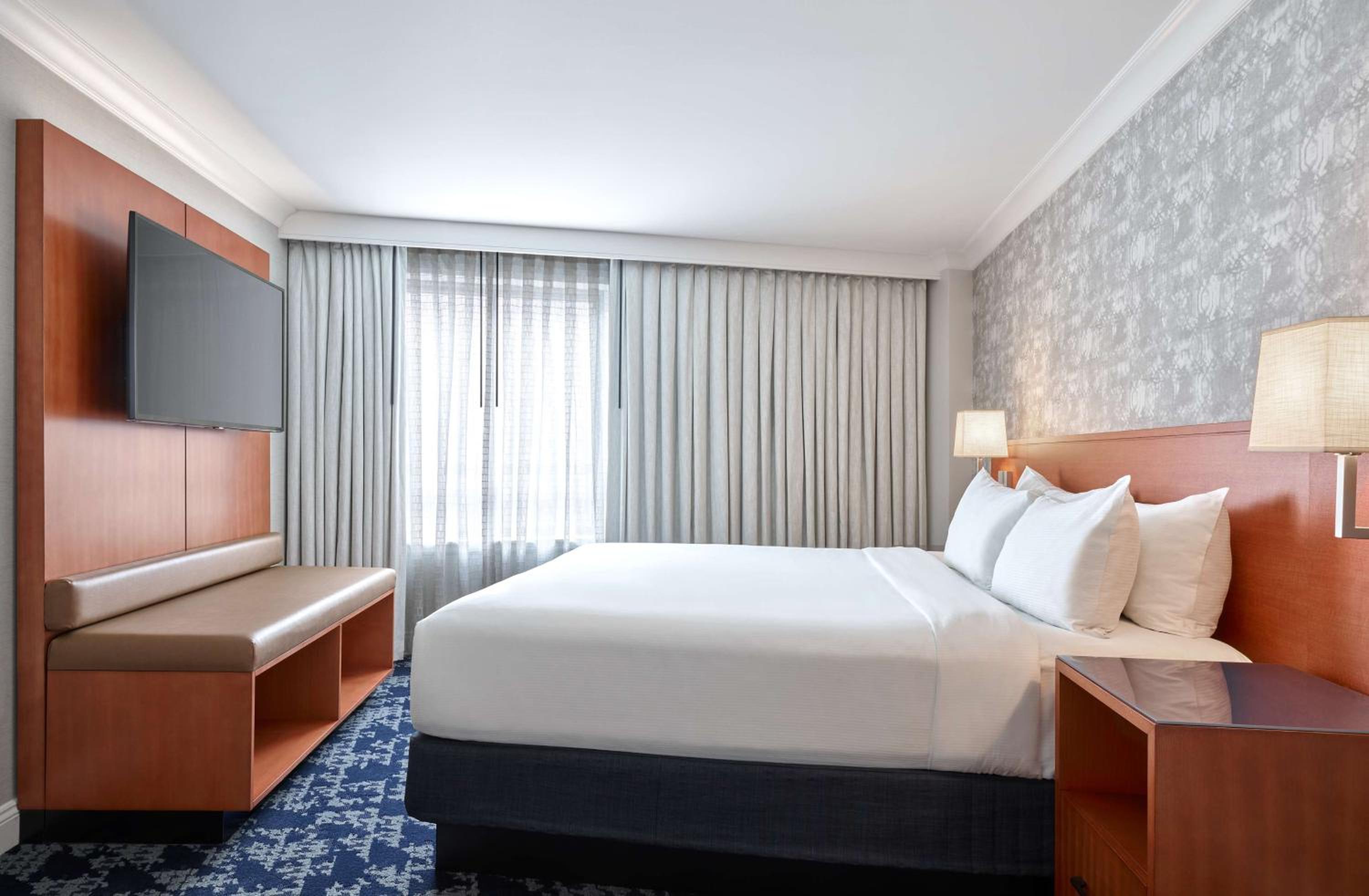 One-Bedroom King Suite - Hearing Access/Non-Smoking - Photo 7