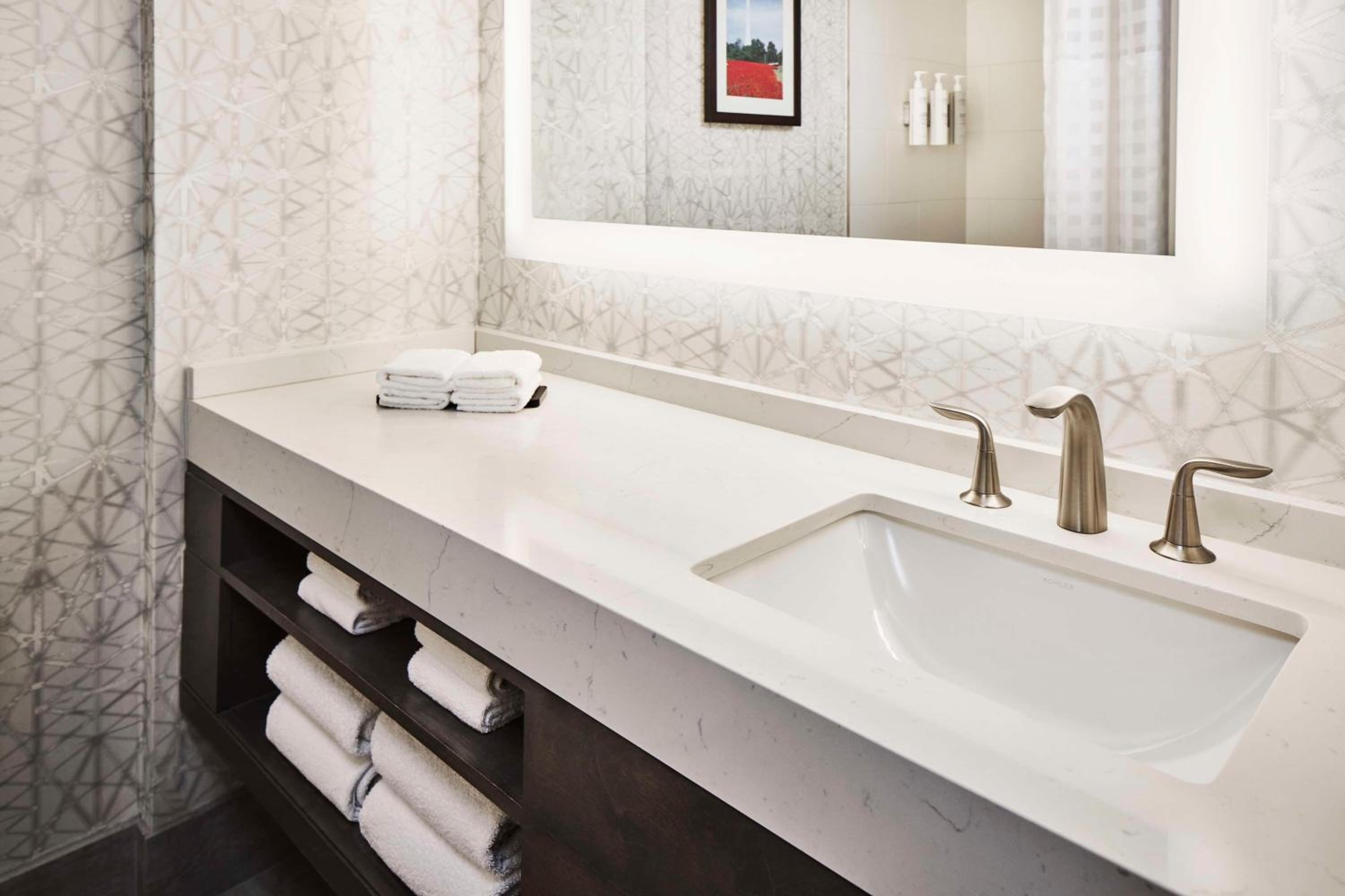 Executive King Suite - Photo 3