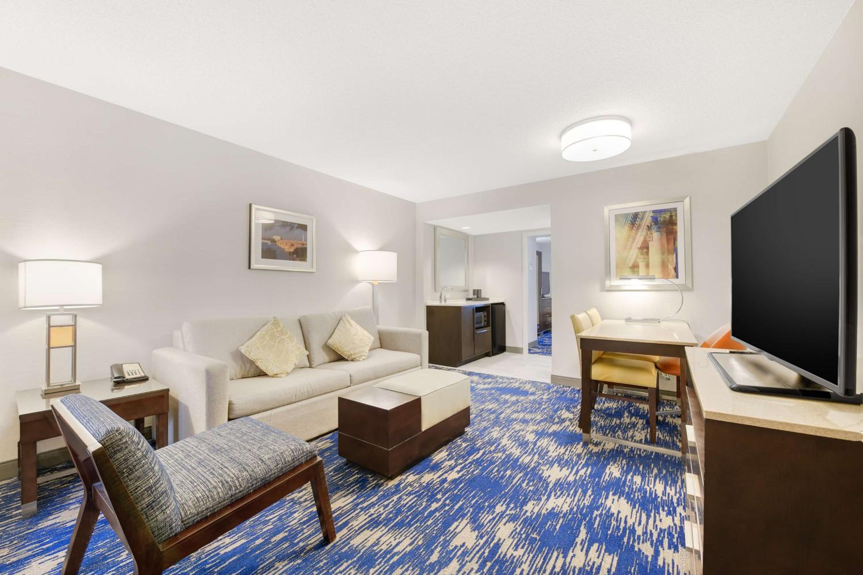 Standard Double Suite - Photo 2