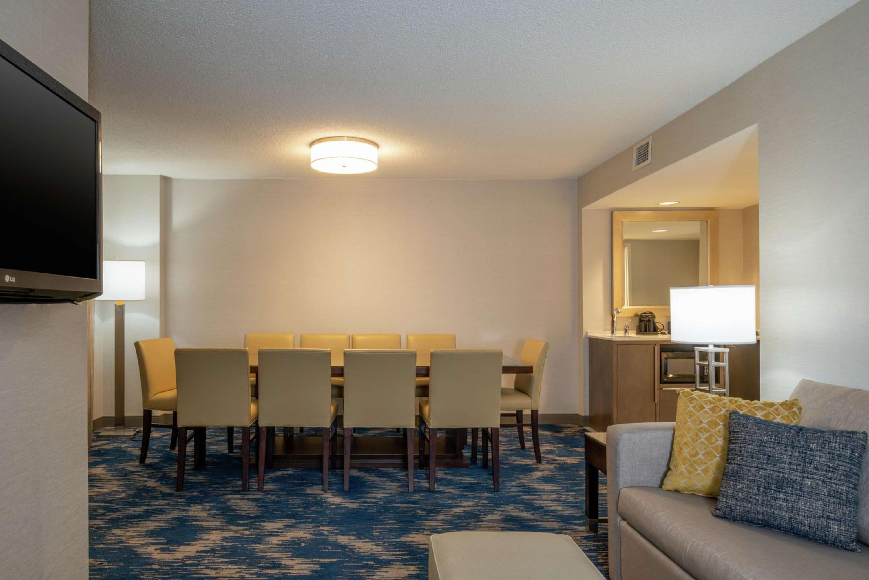 Executive King Suite - Photo 6