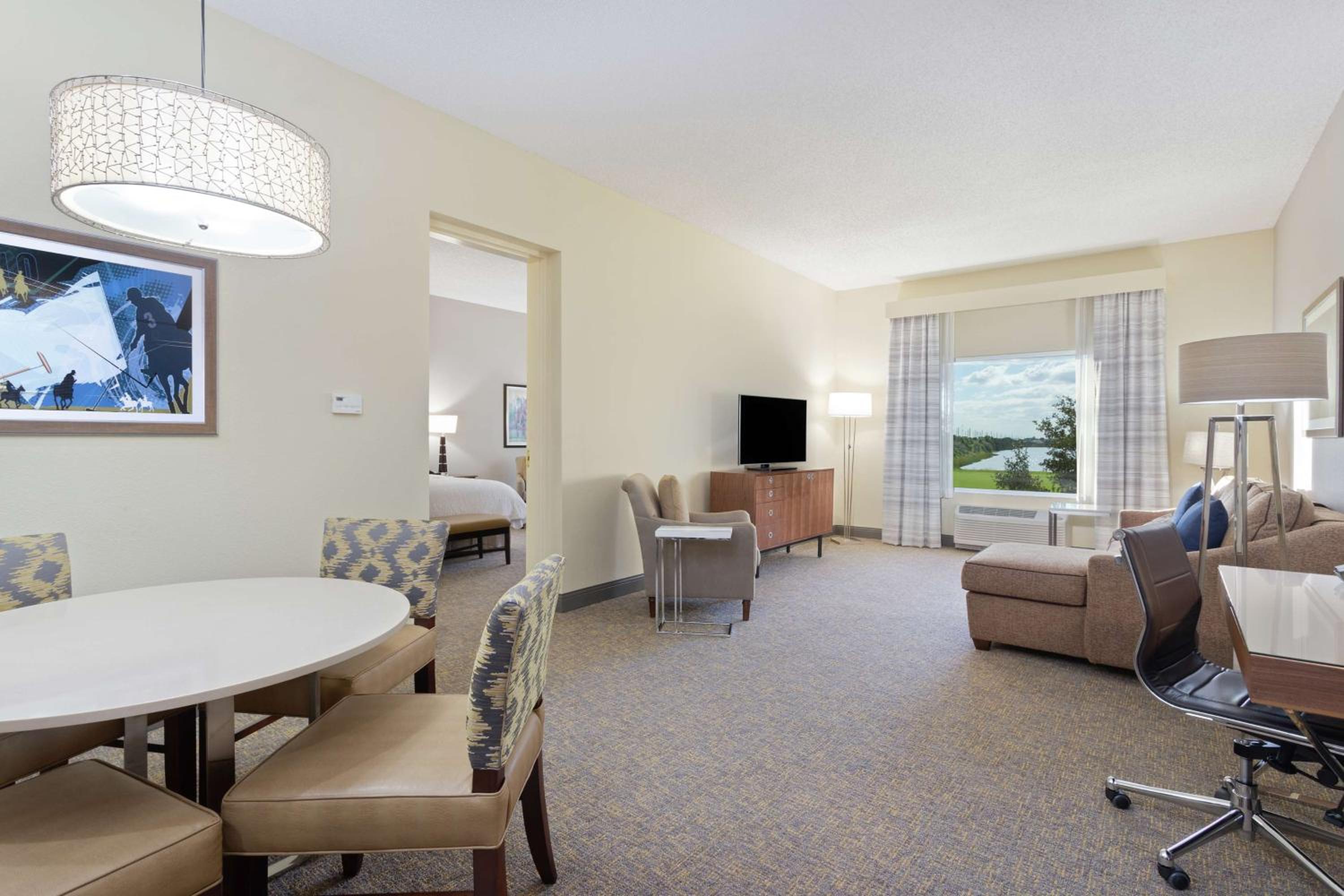 King Suite with Lake View - Non-Smoking - Photo 6