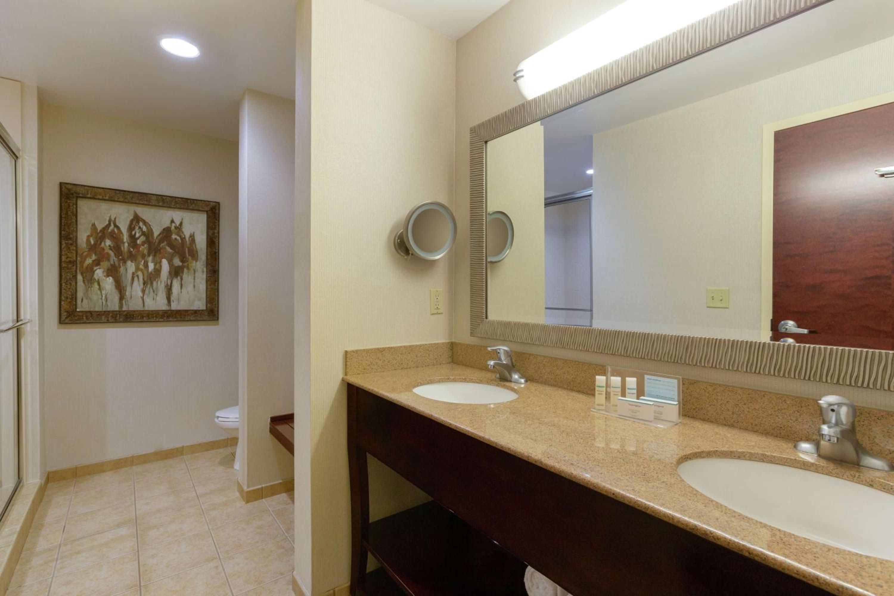 Non-Smoking Apartment - Photo 3