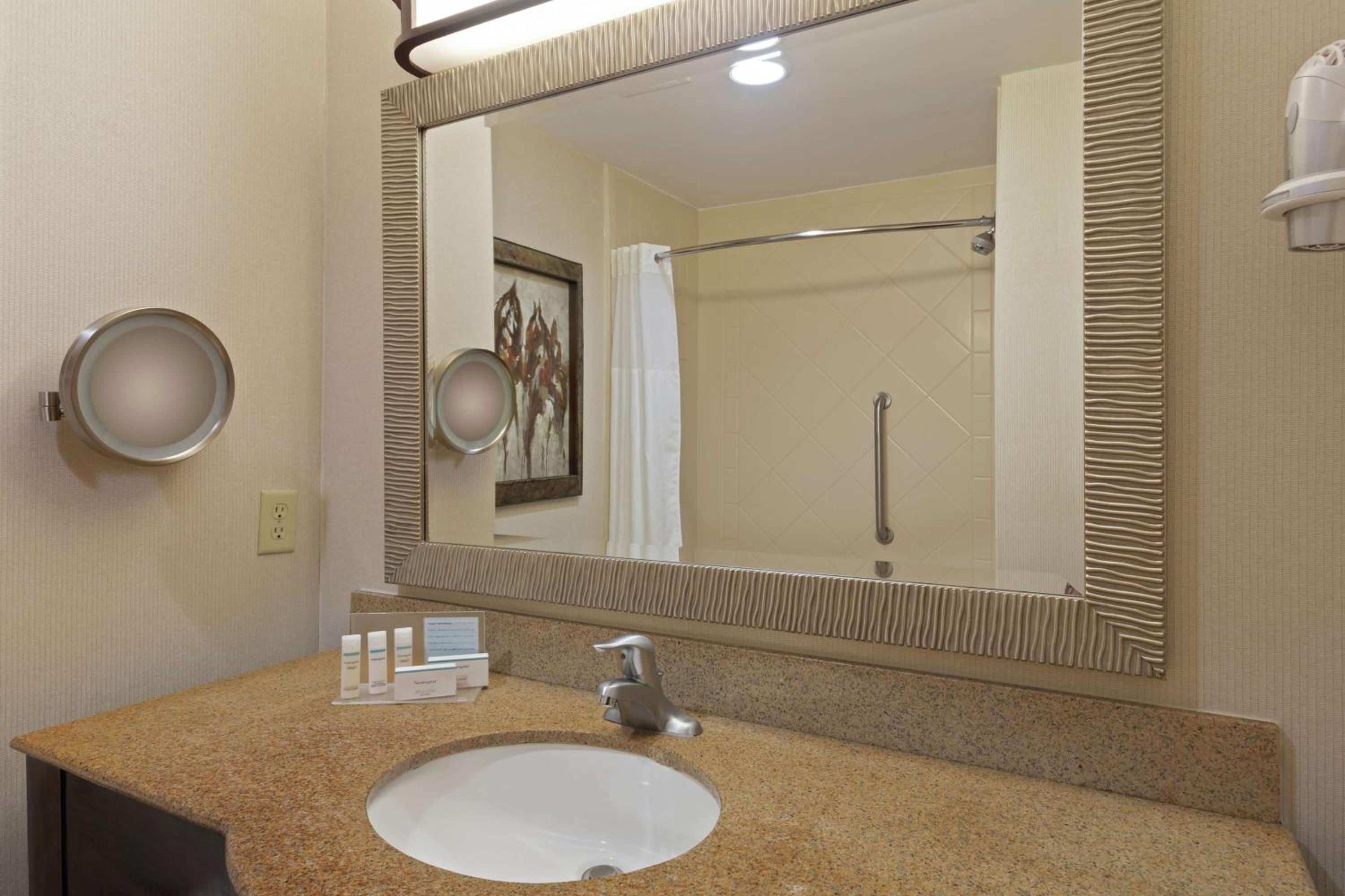 King Room - Mobility Access/Non-Smoking - Photo 2