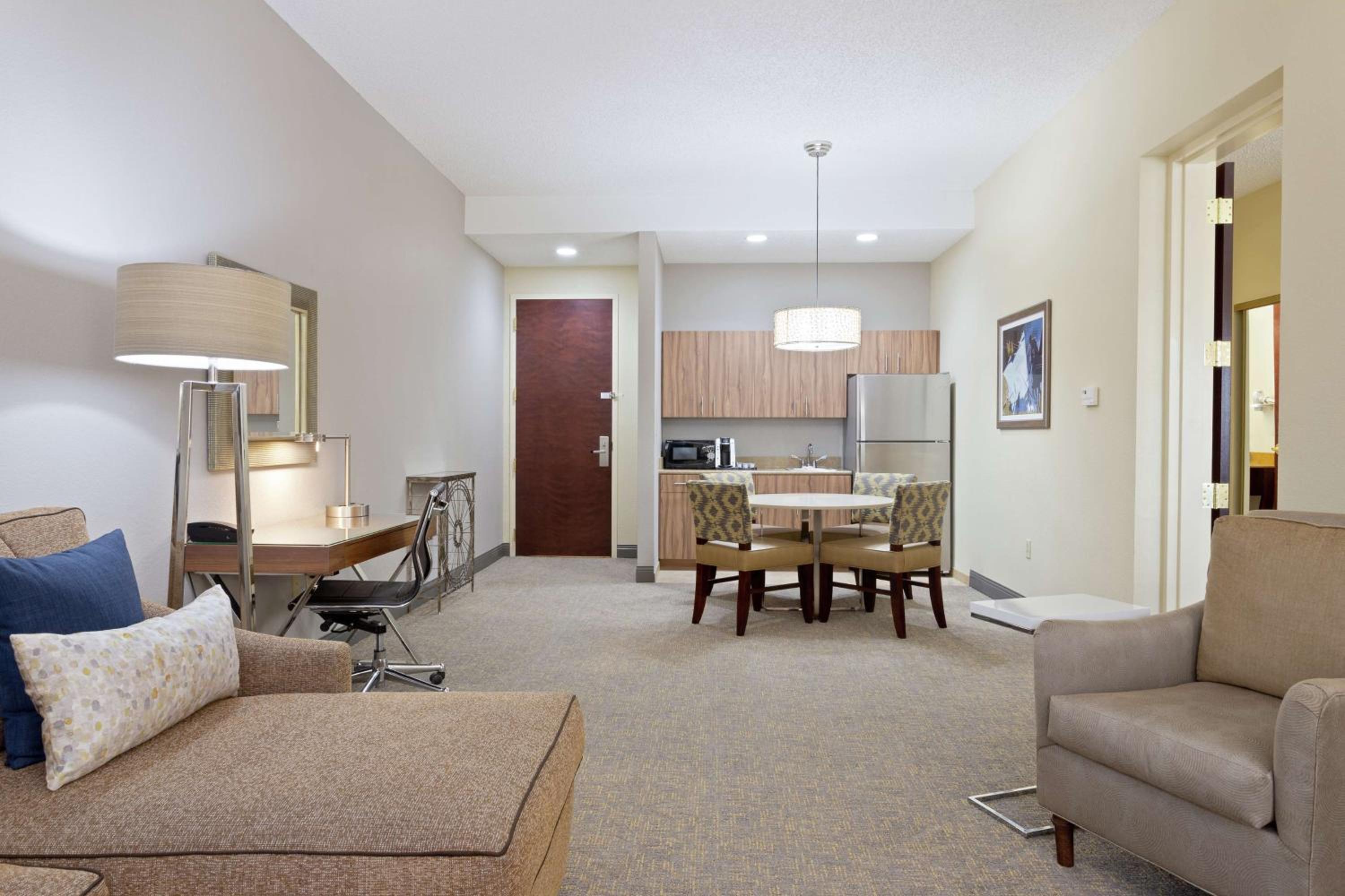 Non-Smoking Apartment - Photo 5