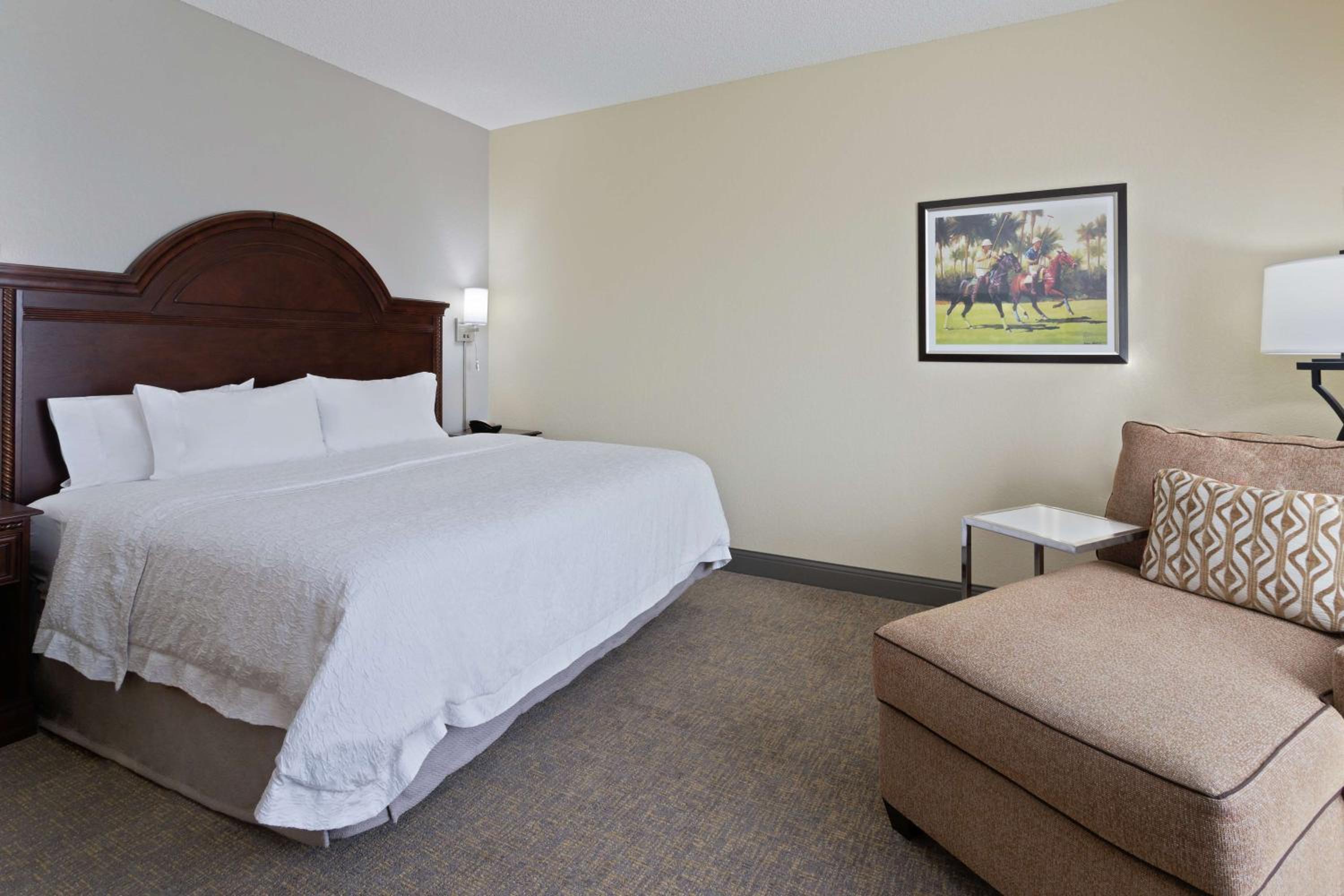 King Room - Non-Smoking - Photo 3