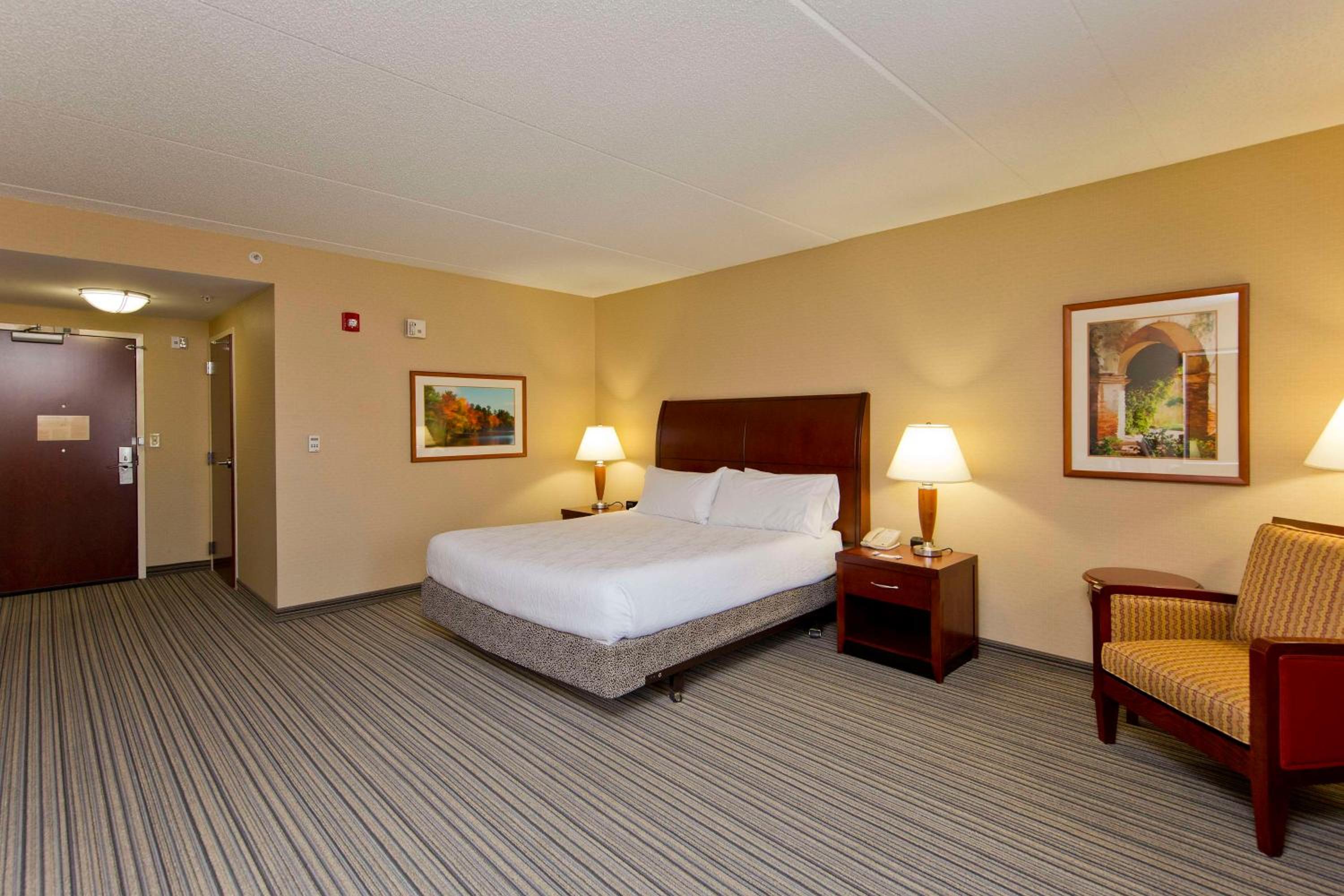 King Room With Tub - Mobility And Hearing Access - Photo 1