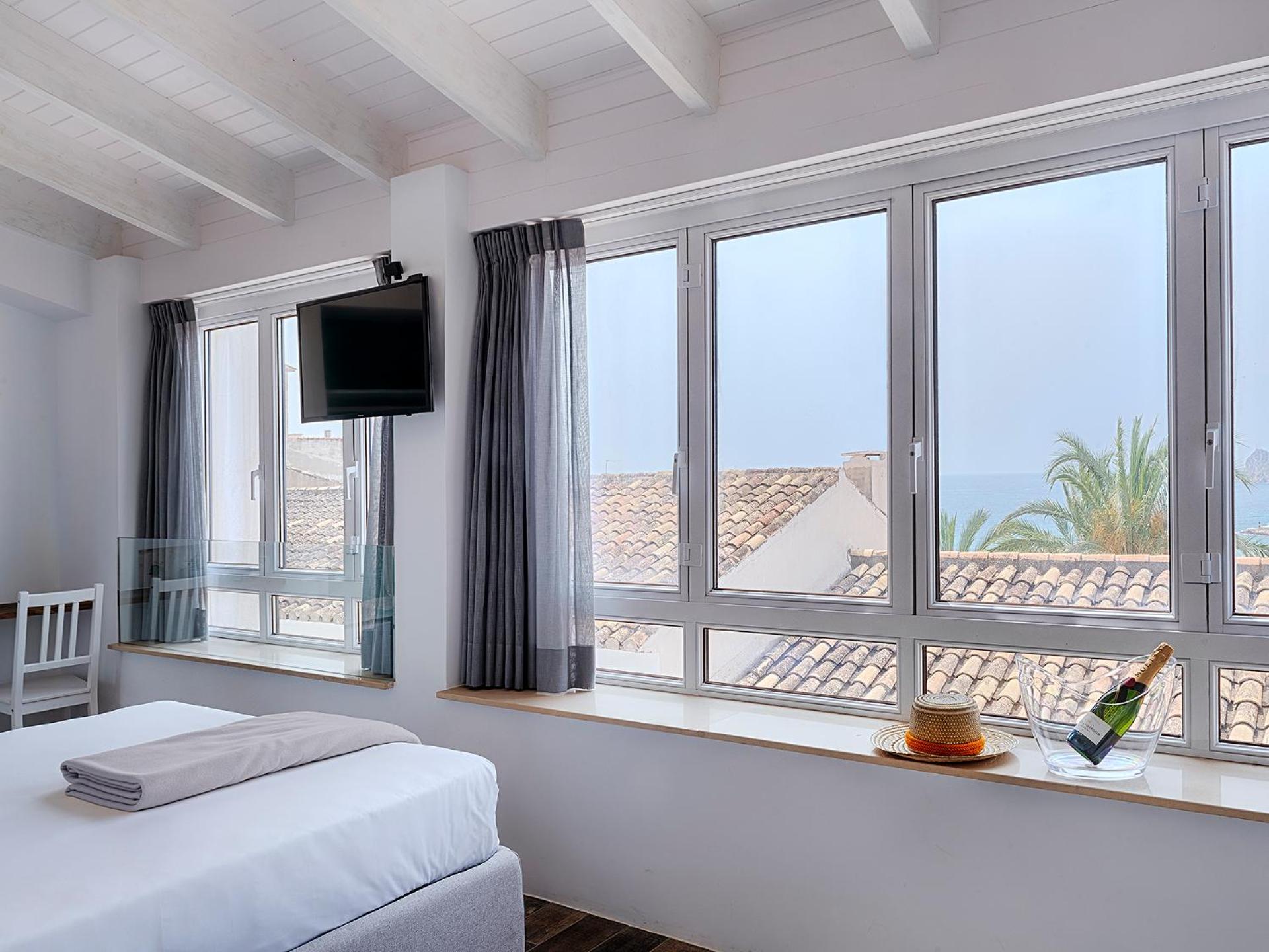 Double Room with Sea View - Photo 4