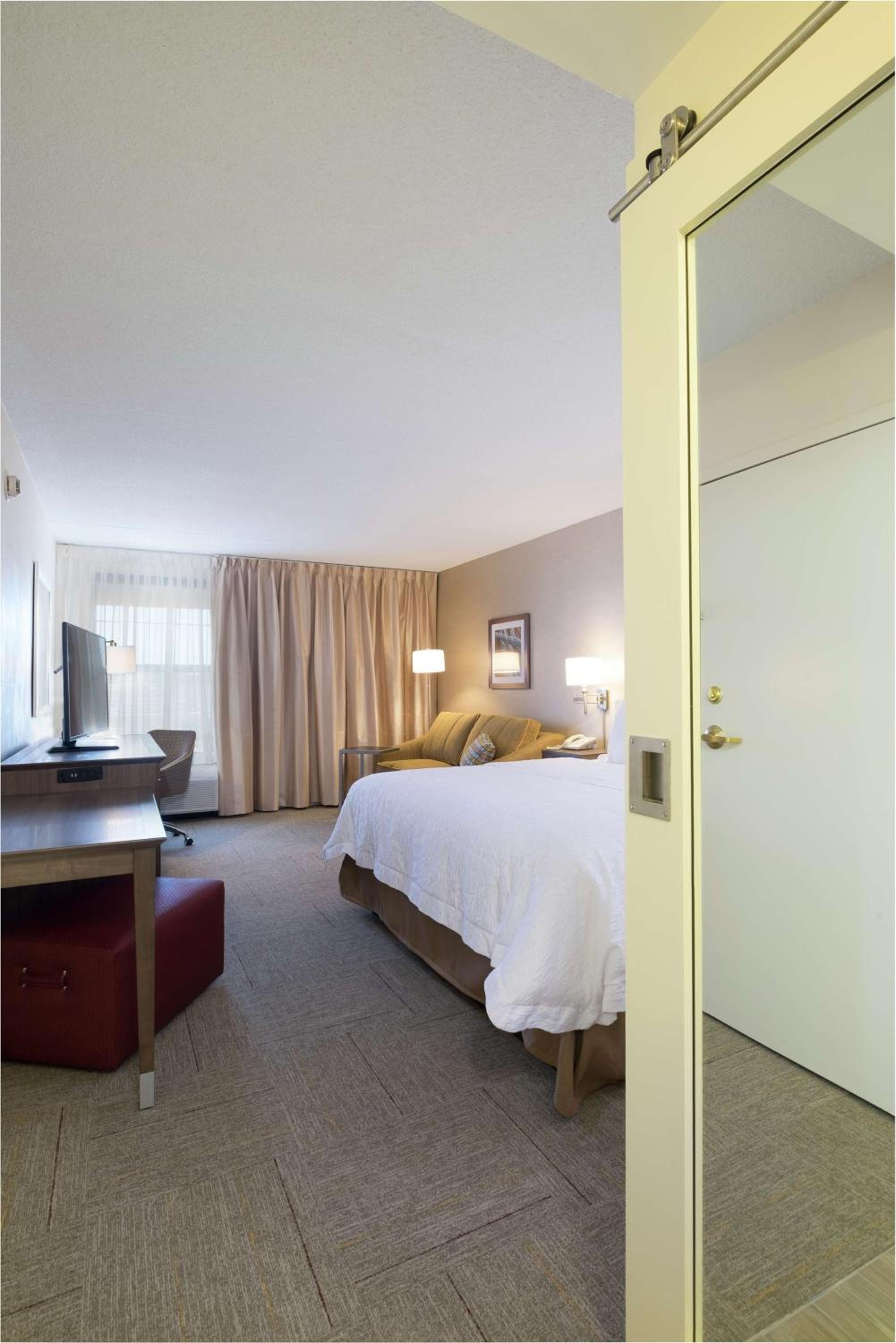 King Room with Sofa Bed and Study - Non-Smoking - Photo 5