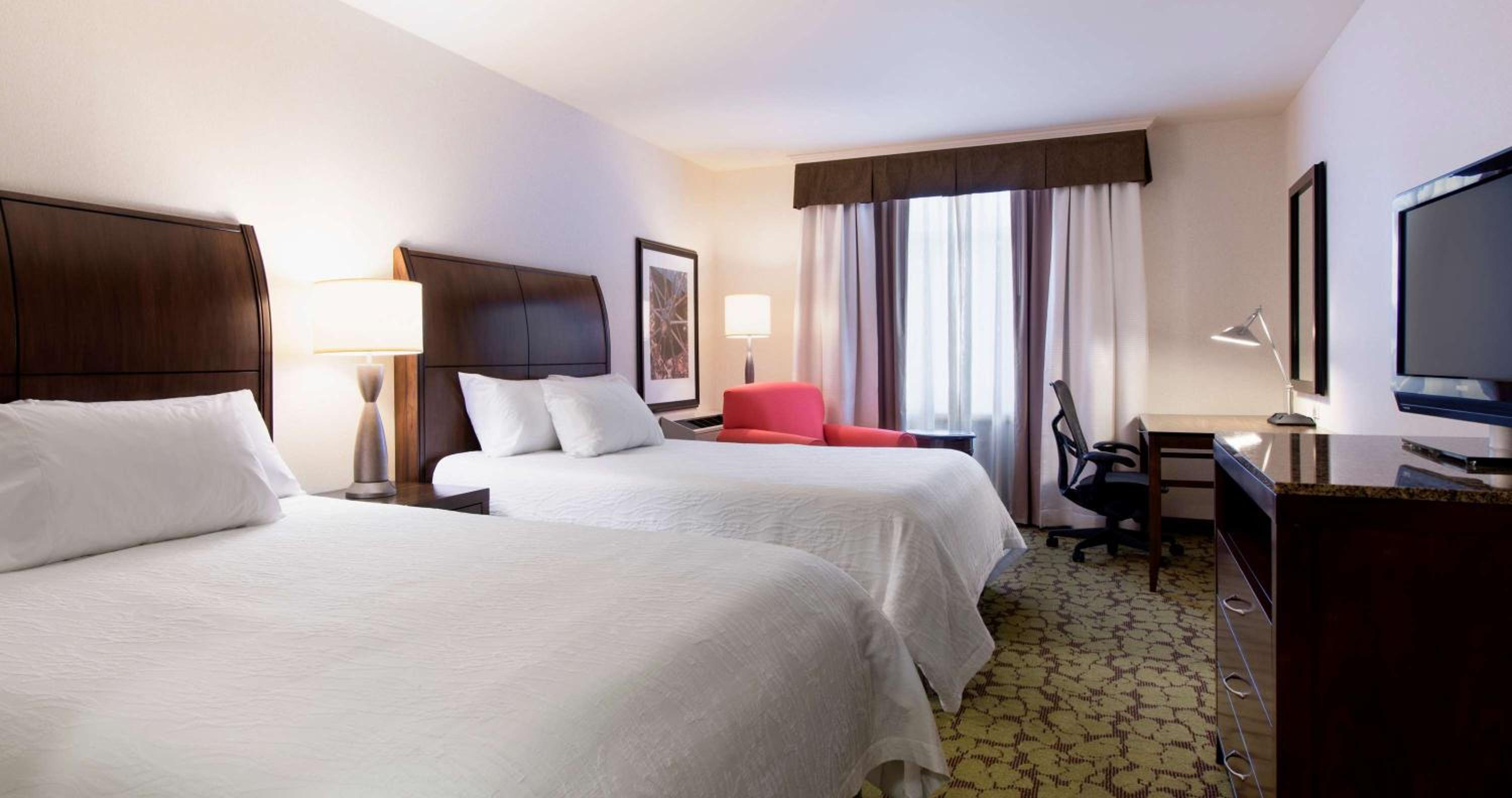 Queen Room with Two Queen Beds - Photo 2