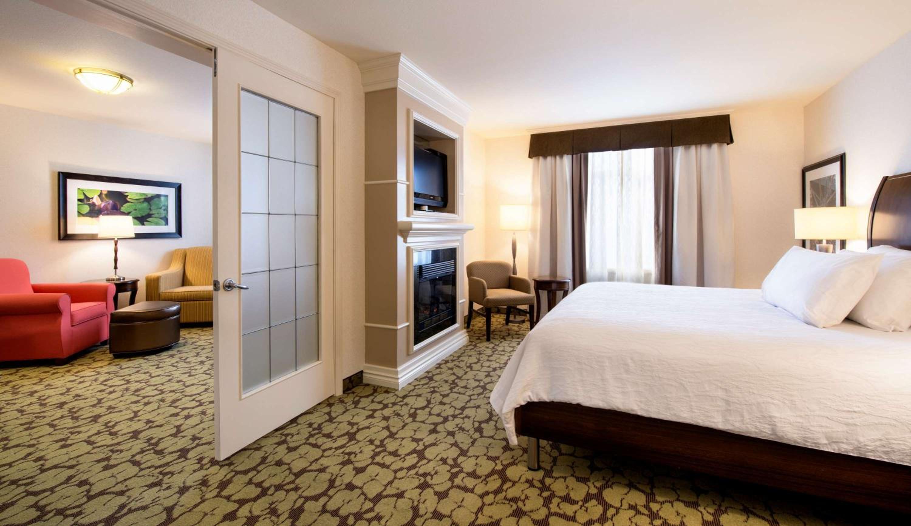 One-Bedroom King Suite with Sofa Bed - Photo 2