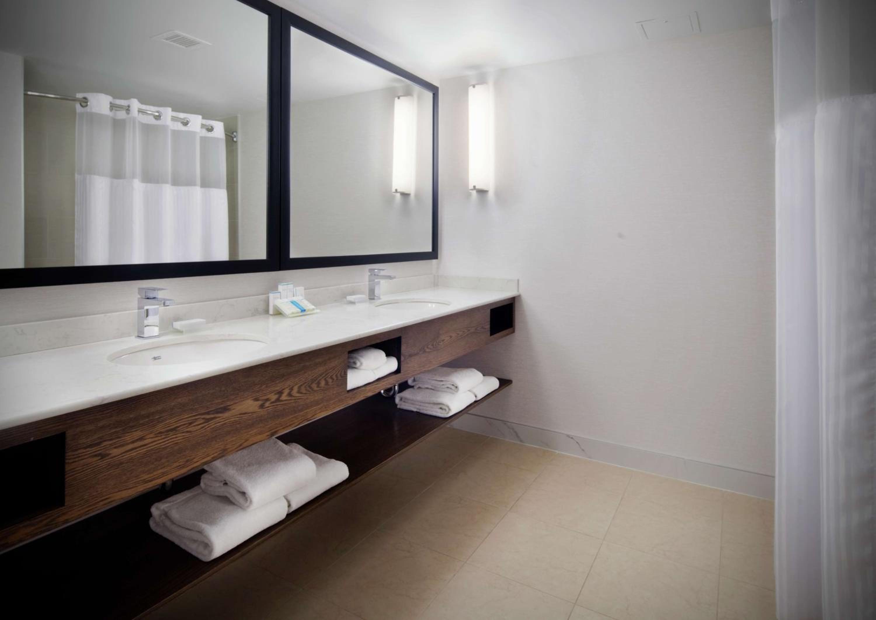 Junior Suite with Two King Beds photo 2